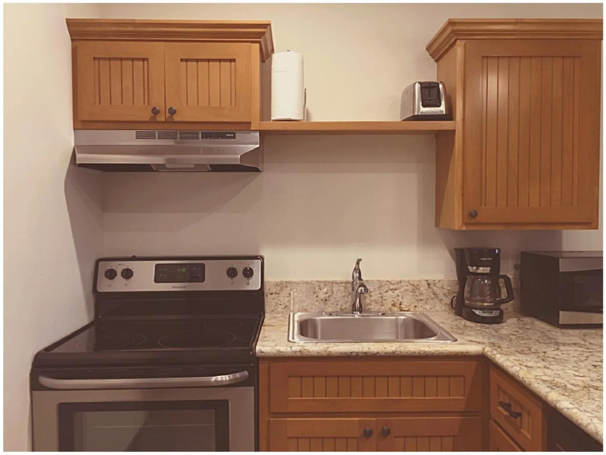 Kitchen or kitchenette in Harbour Inn