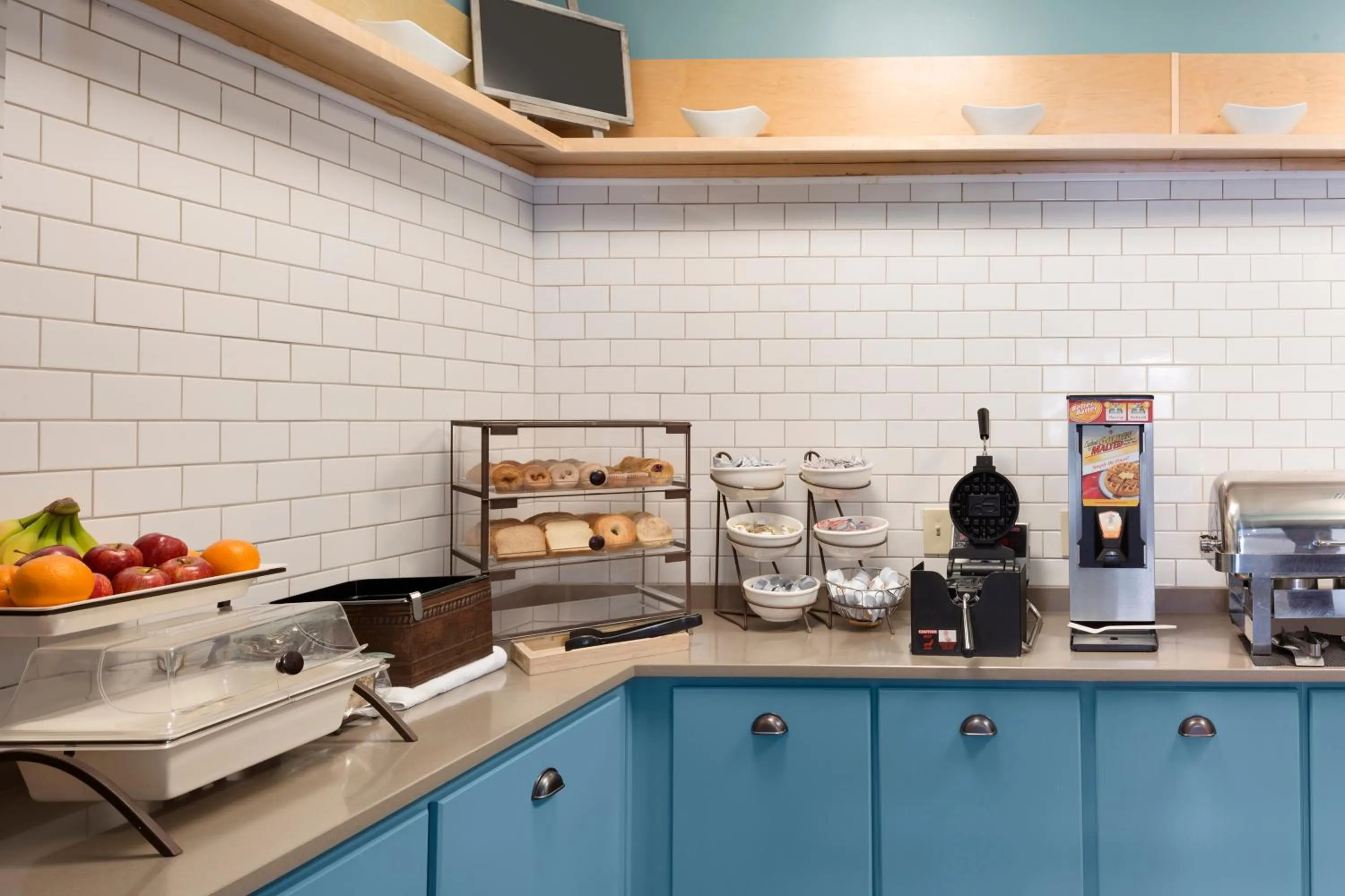 Food in Country Inn & Suites by Radisson, Brunswick I-95, GA