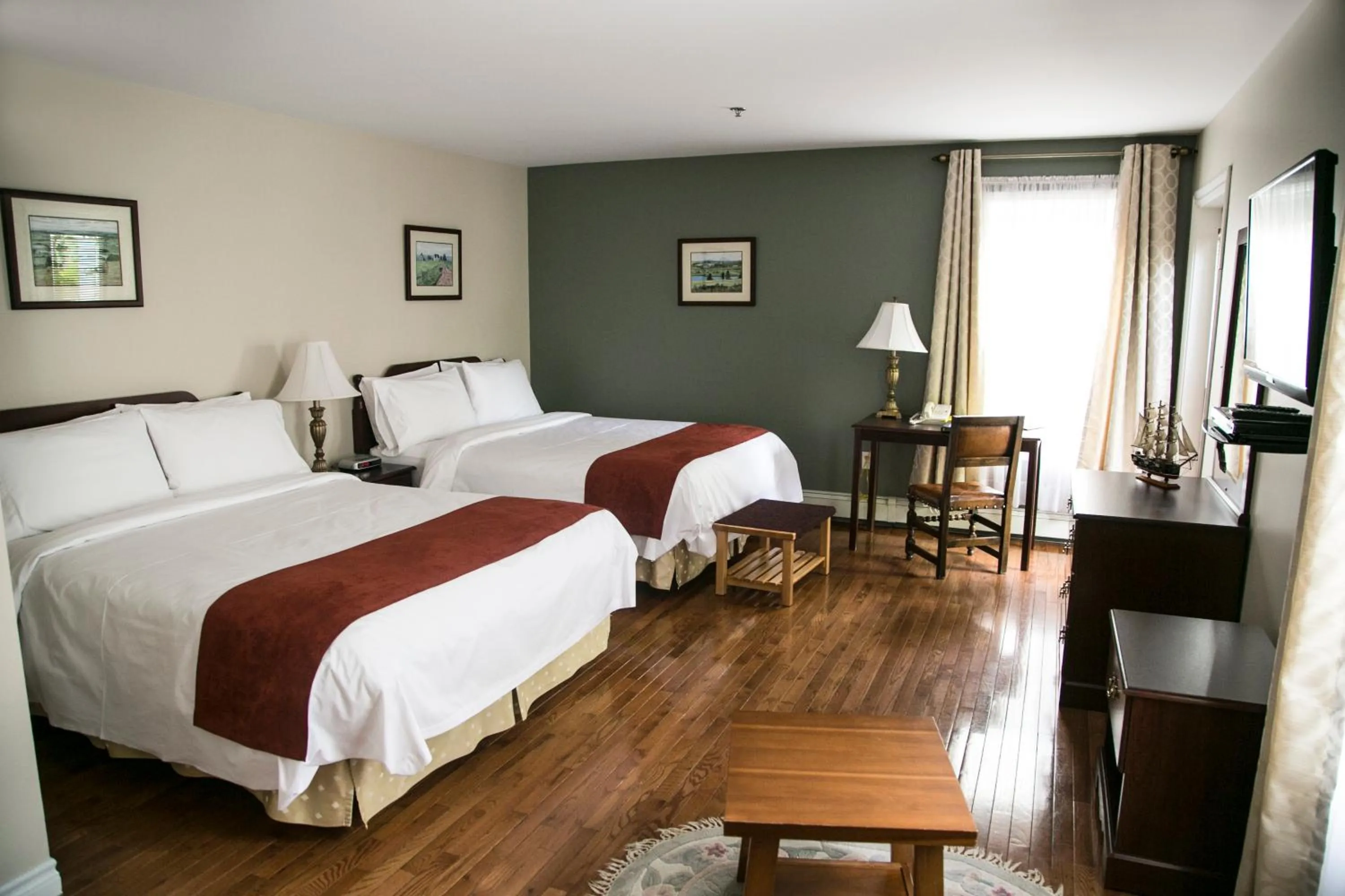 Photo of the whole room, Bed in The Harbour House