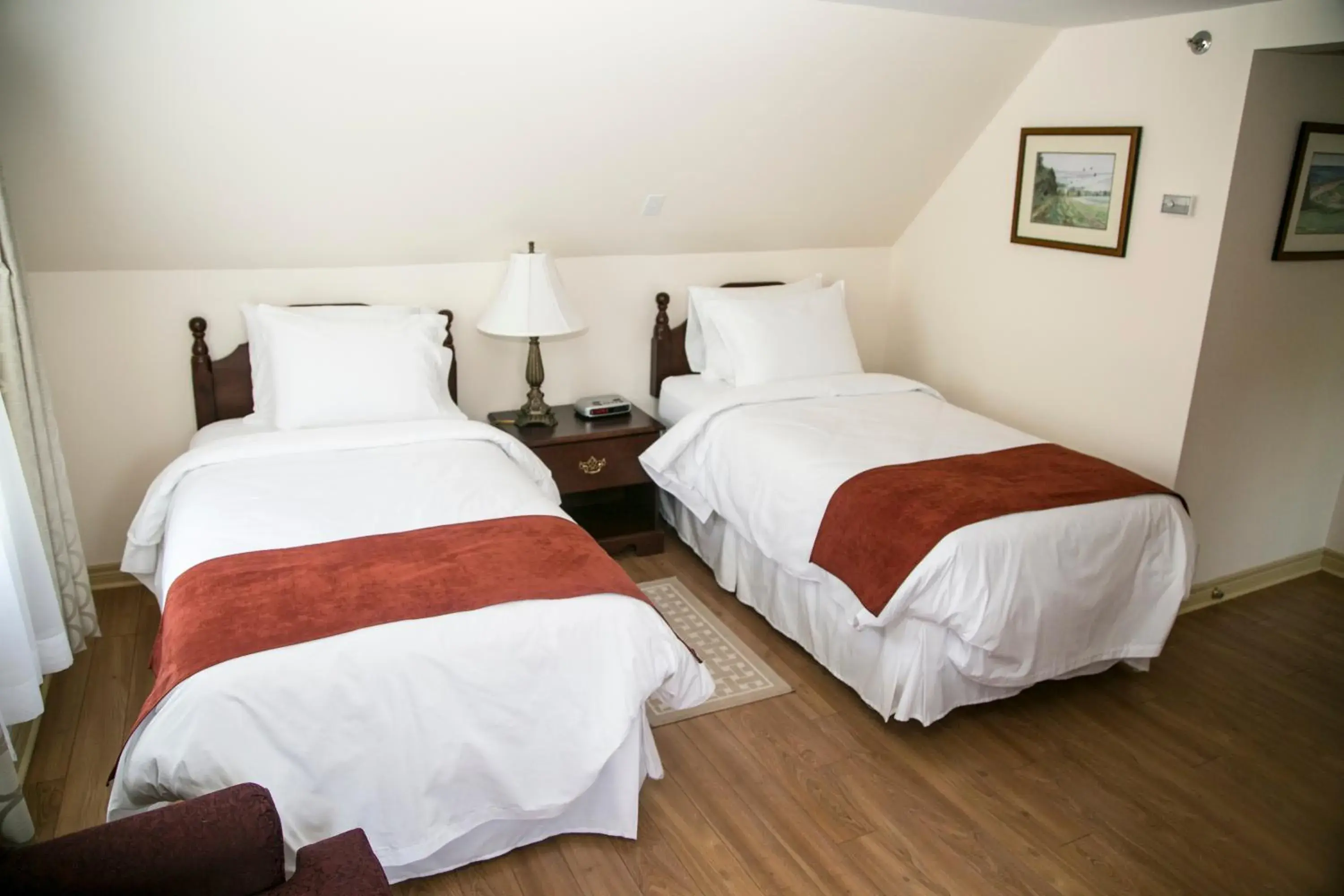 Twin Room with Two Twin Beds in The Harbour House Twin Room with Two Twin Beds in The Harbour House