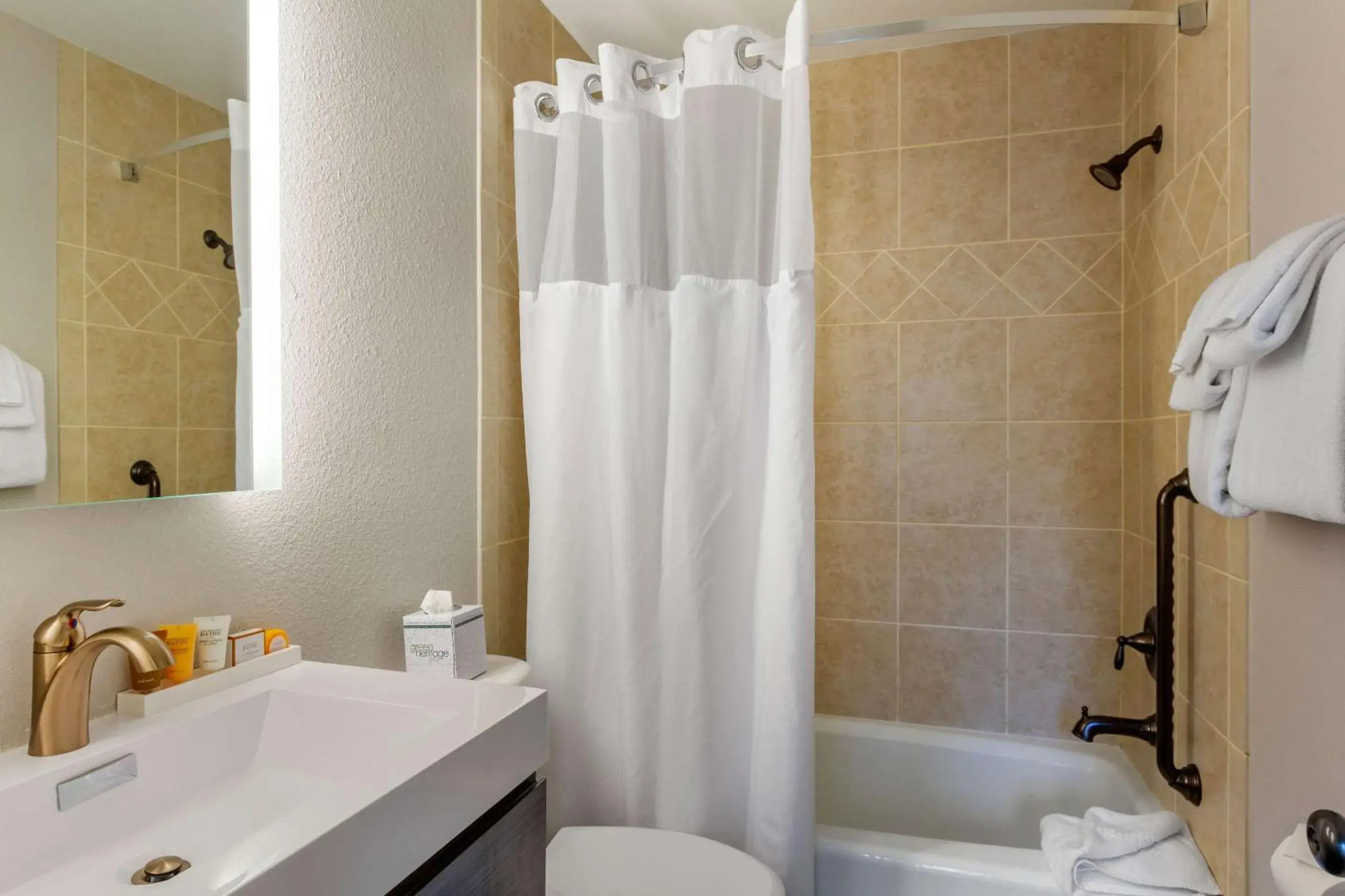 One Bedroom Suite with Two Double Beds and Sofa Bed - Non-Smoking in Church Street Inn Historic Charleston, Ascend Collection Hotel One Bedroom Suite with Two Double Beds and Sofa Bed - Non-Smoking in Church Street Inn Historic Charleston, Ascend Collection Hotel