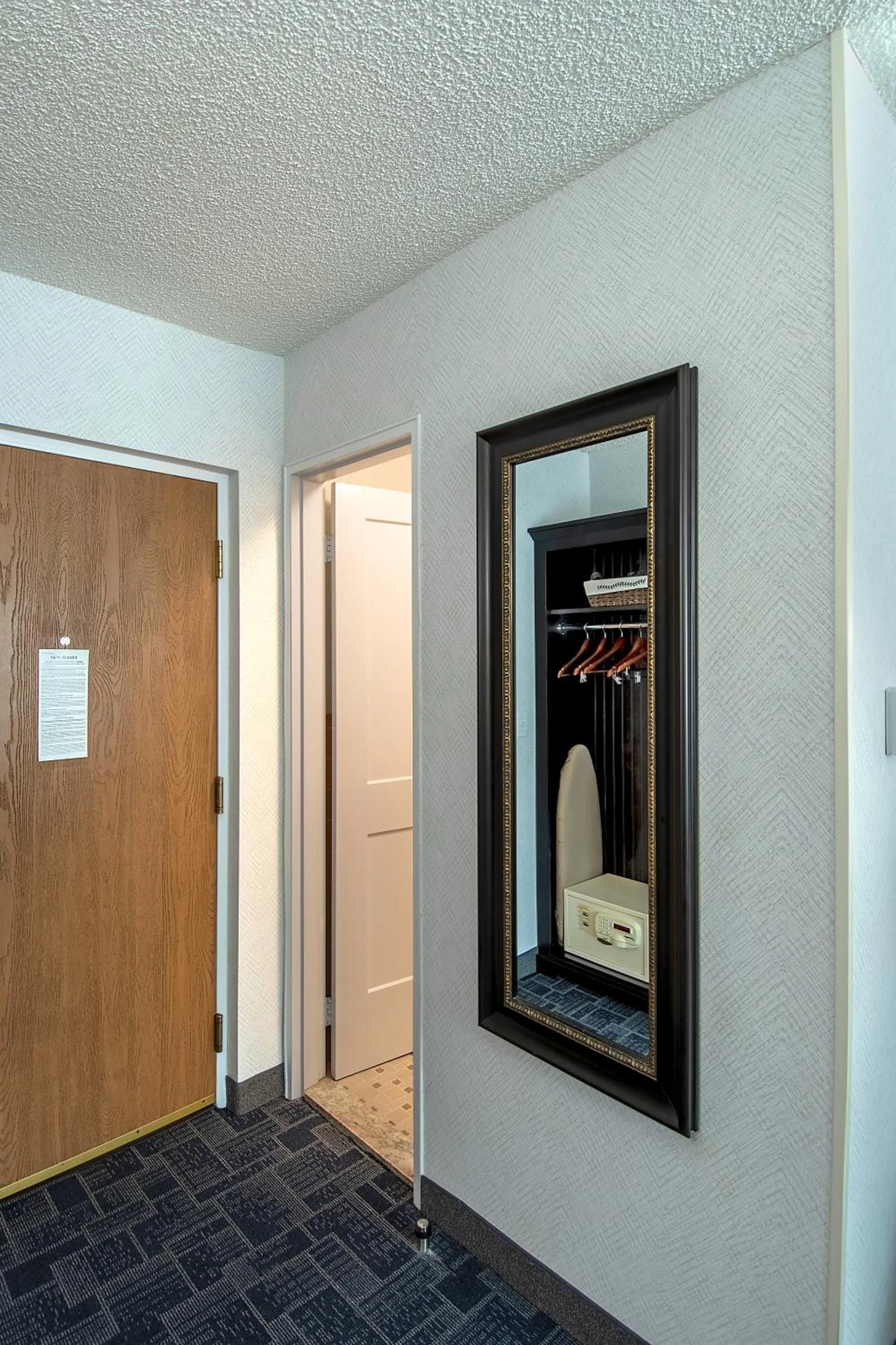 Bedroom in Holland Hotel Free Parking Jersey City