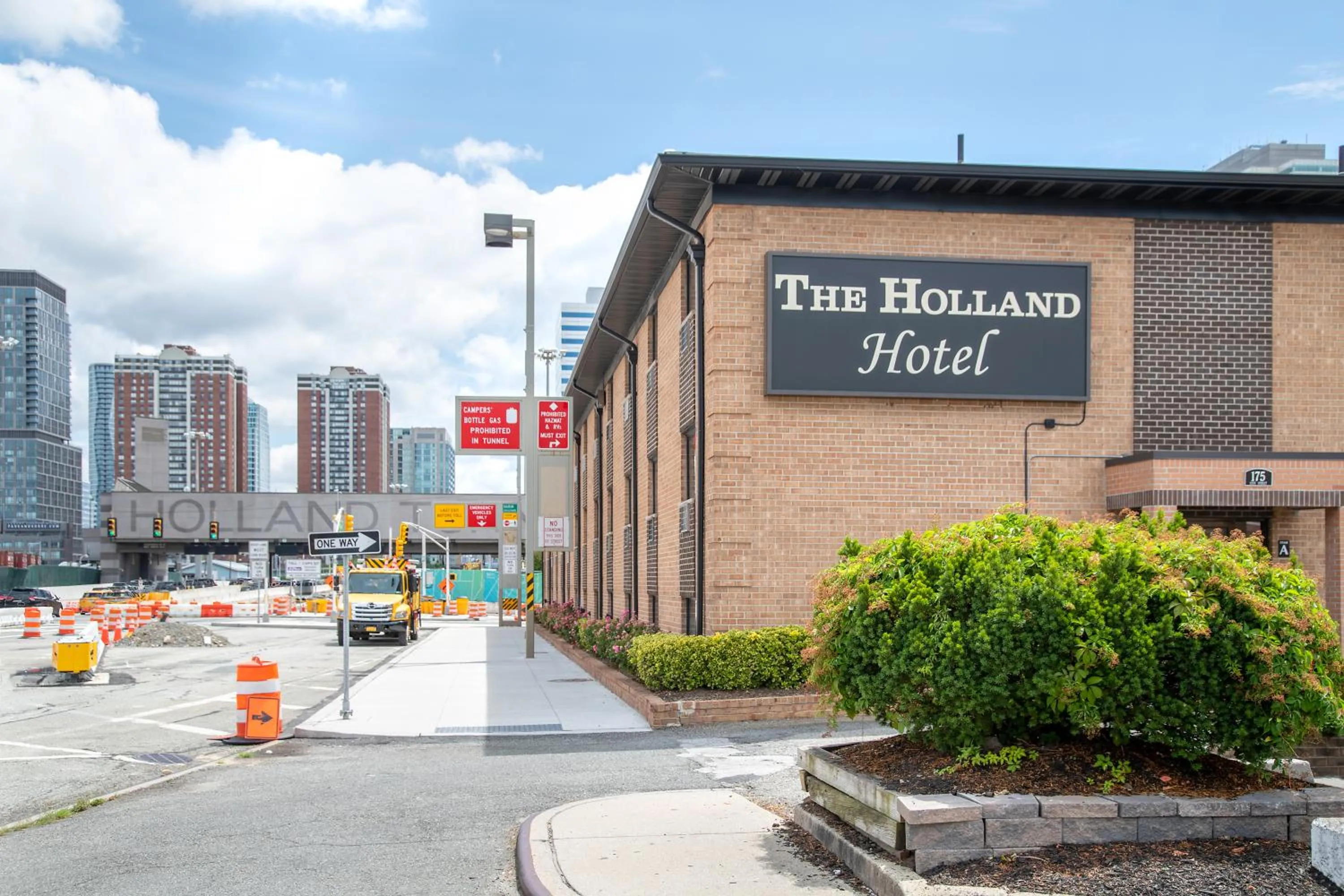 Property building in Holland Hotel Free Parking Jersey City
