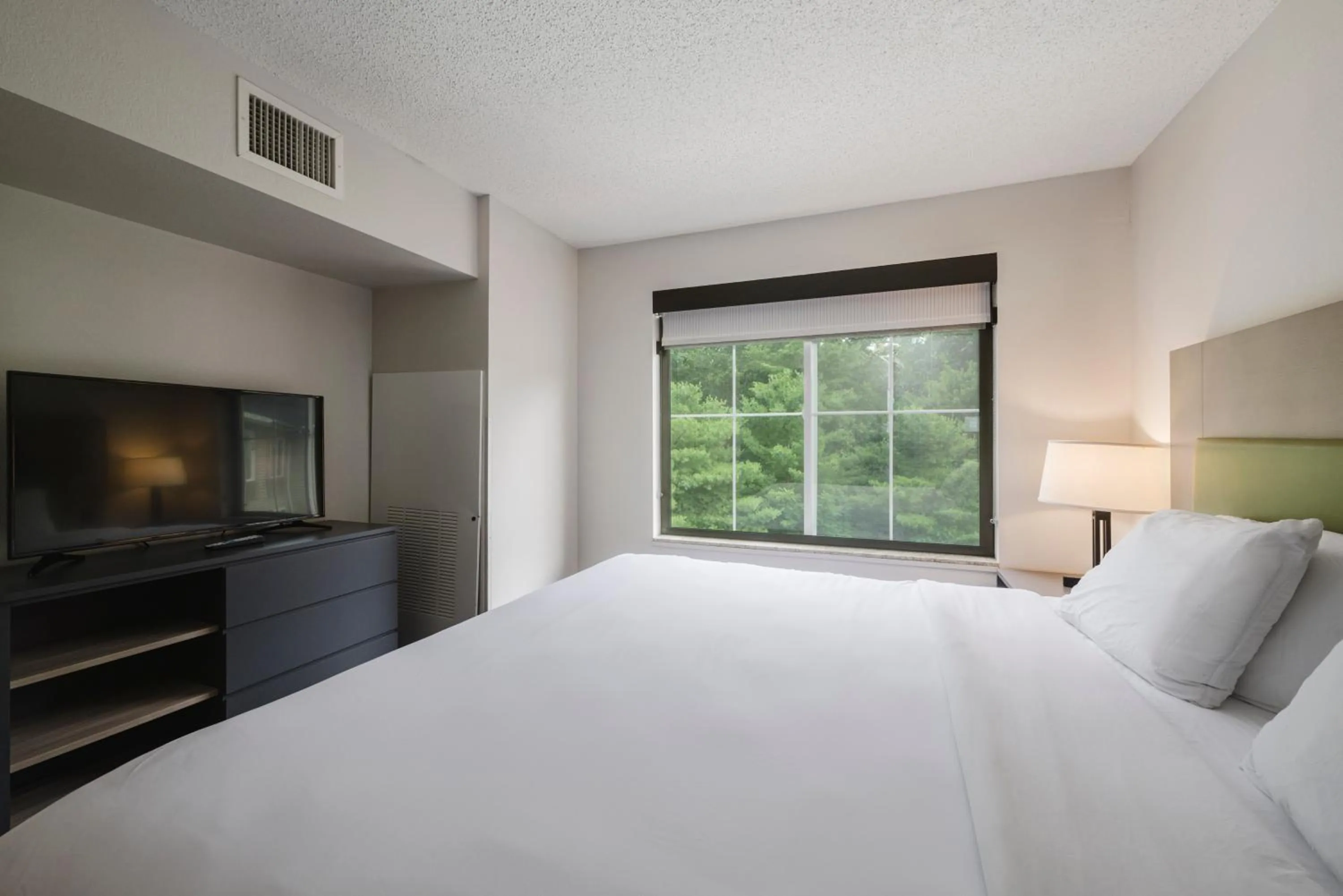 Bed in Country Inn & Suites by Radisson, Queensbury - Lake George , NY