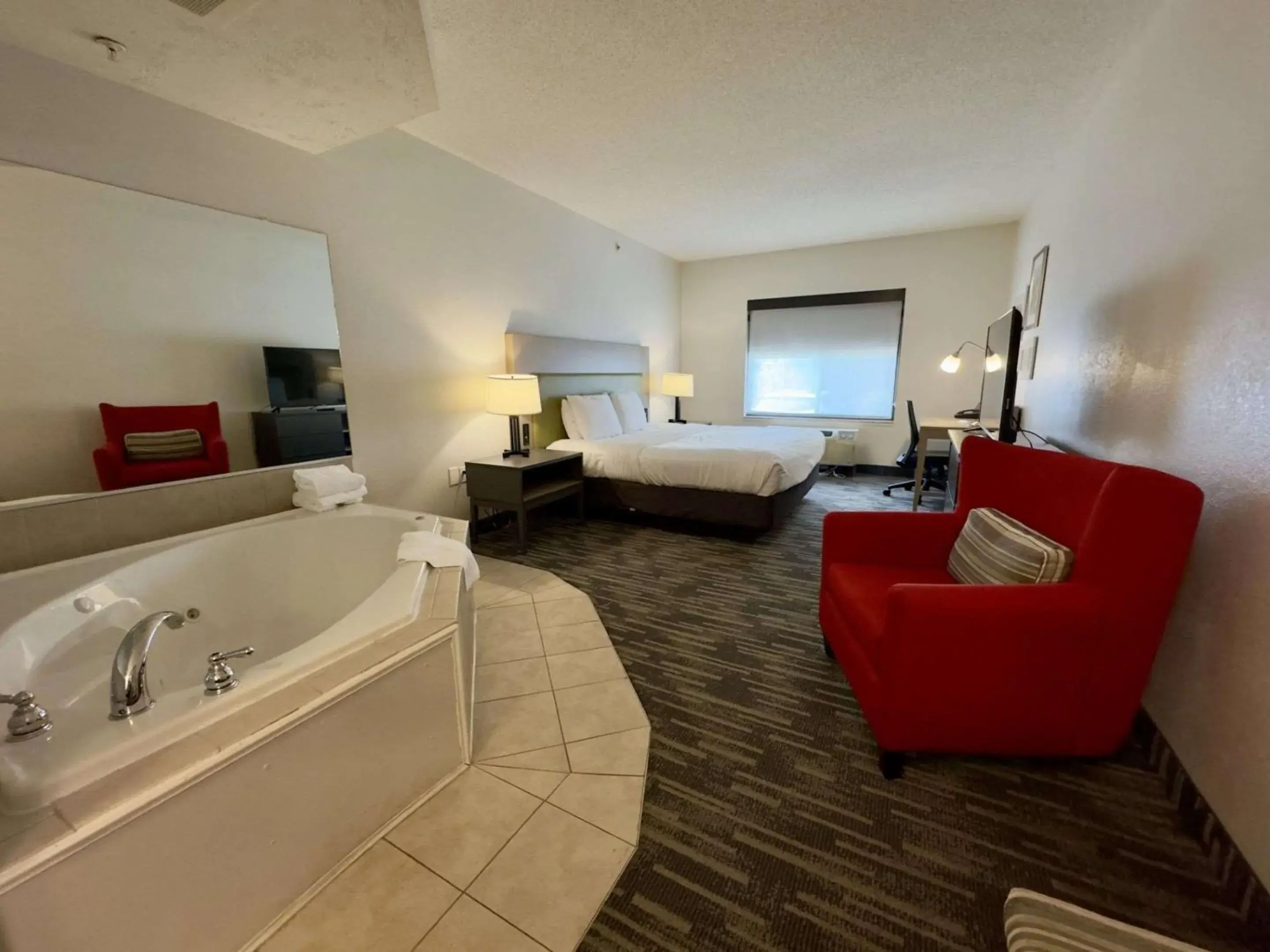 Bedroom, Bed in Country Inn & Suites by Radisson, Queensbury - Lake George , NY Bedroom, Bed in Country Inn & Suites by Radisson, Queensbury - Lake George , NY