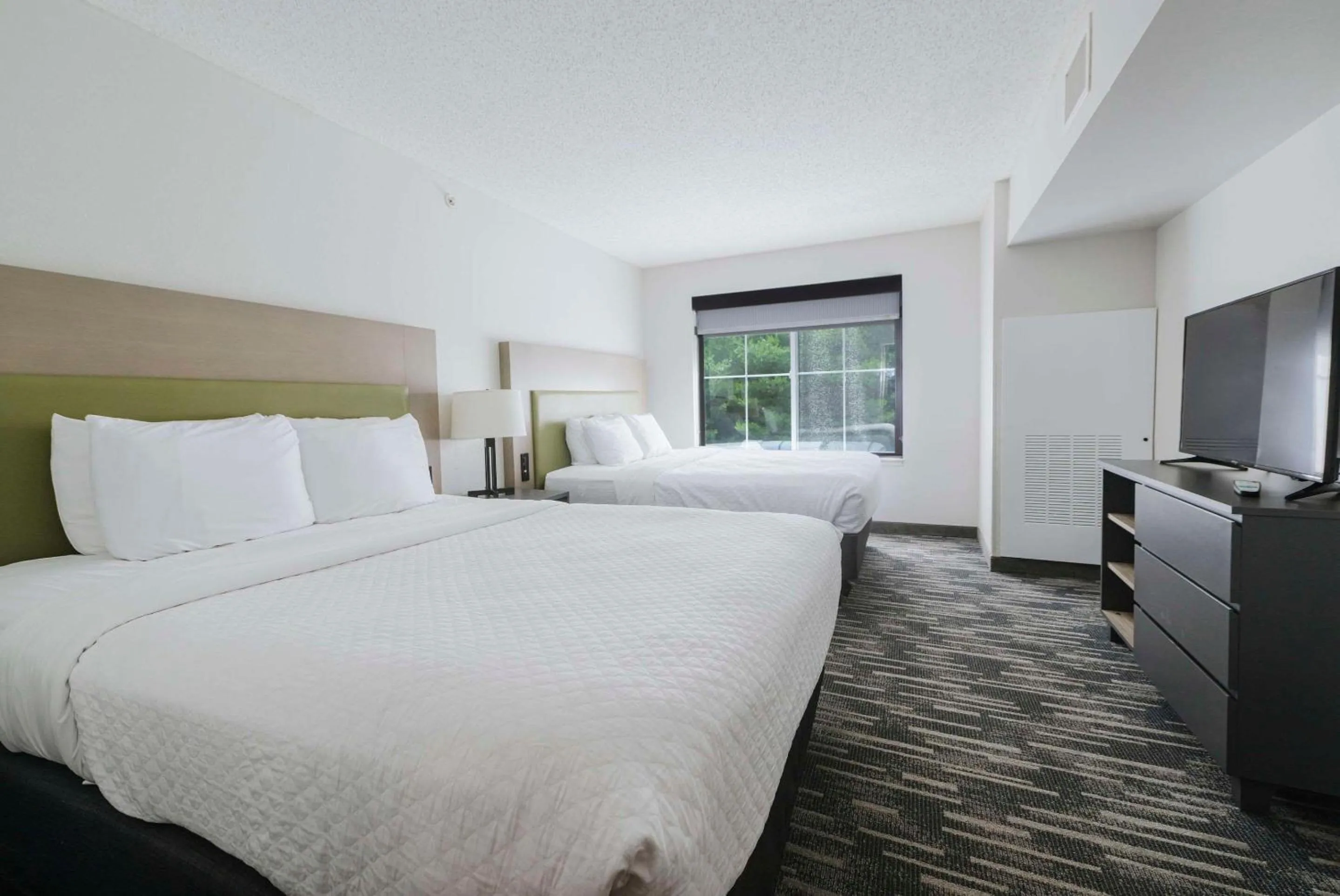 Bedroom, Bed in Country Inn & Suites by Radisson, Queensbury - Lake George , NY