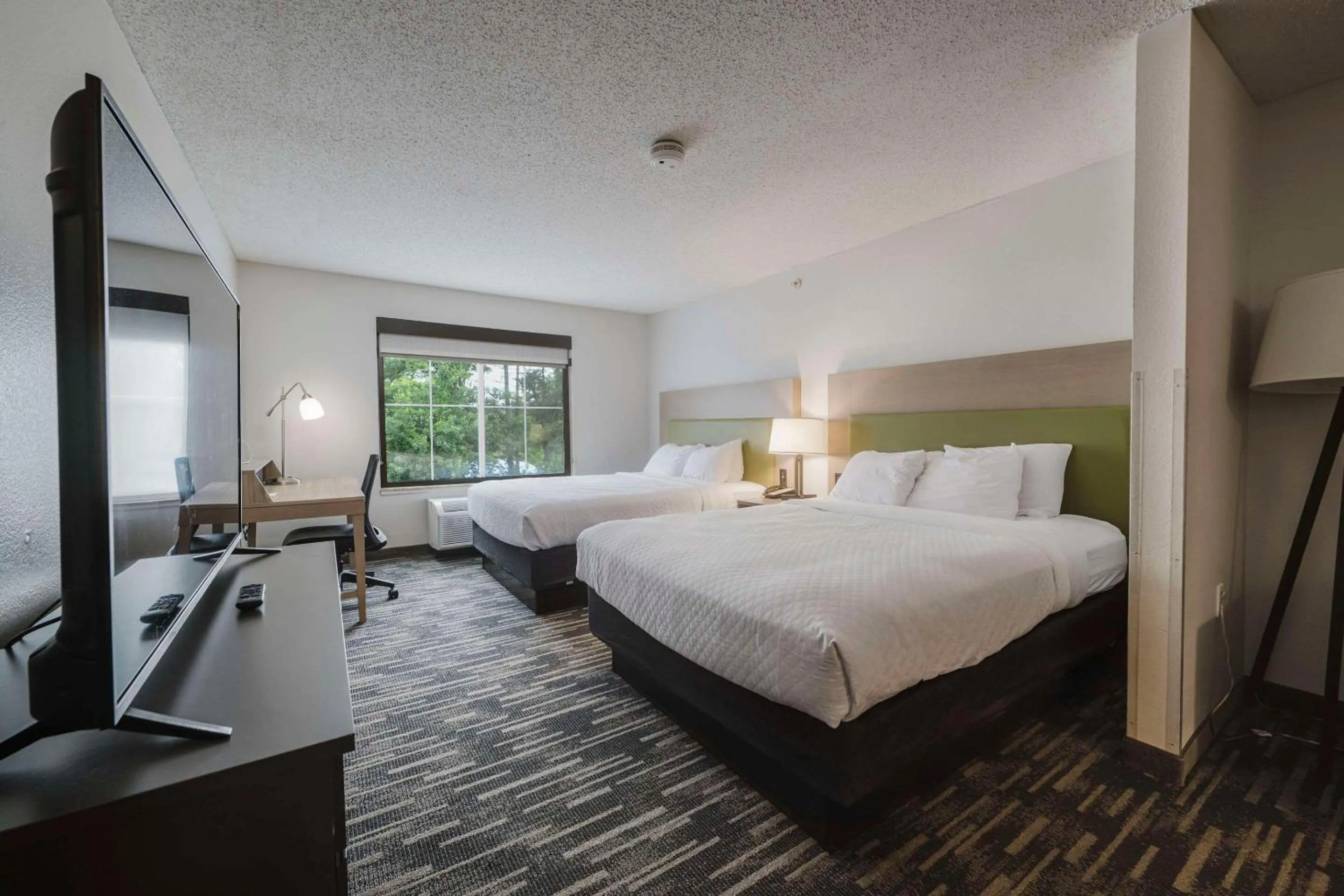 Bedroom, Bed in Country Inn & Suites by Radisson, Queensbury - Lake George , NY