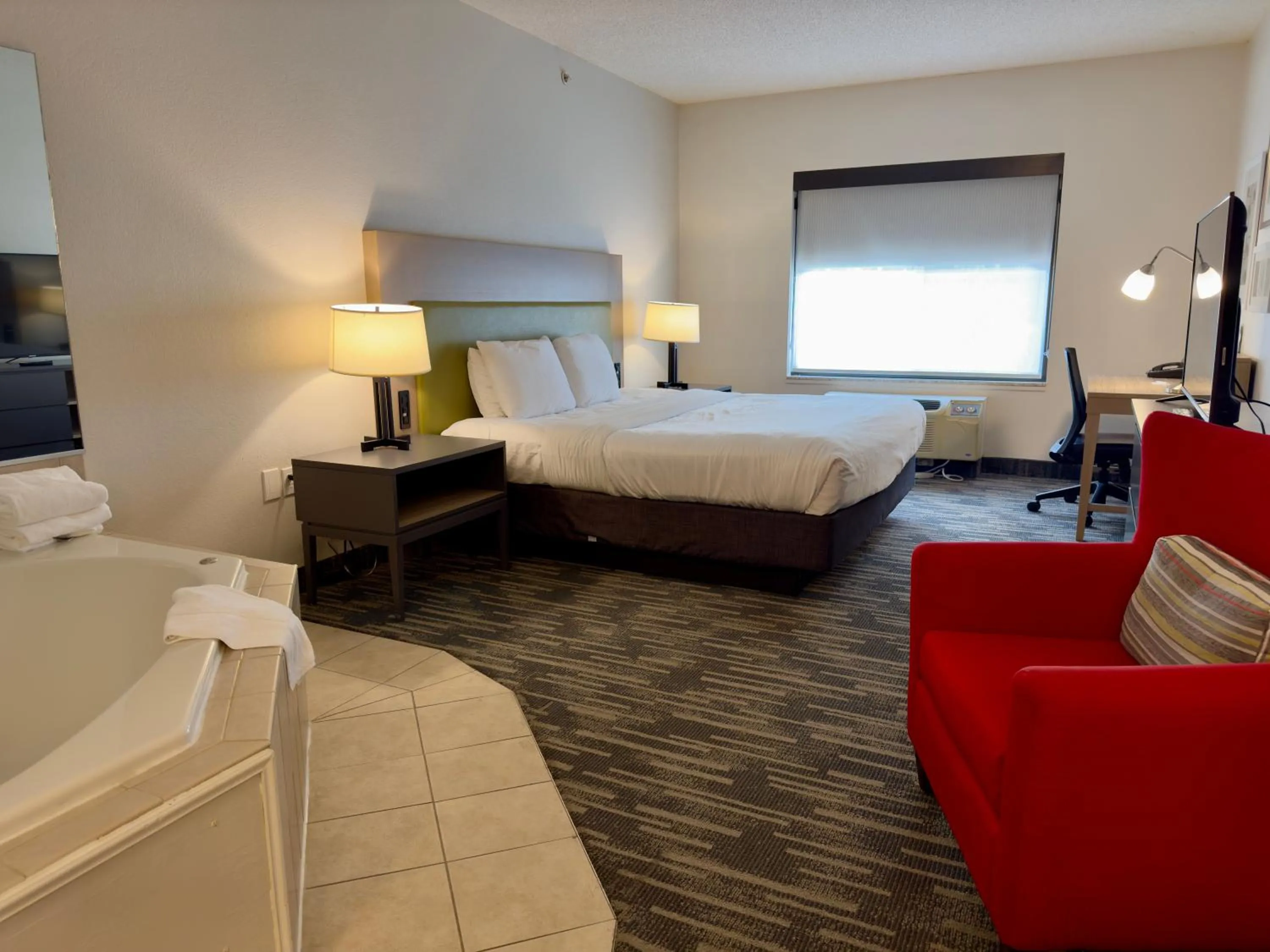 Bed in Country Inn & Suites by Radisson, Queensbury - Lake George , NY