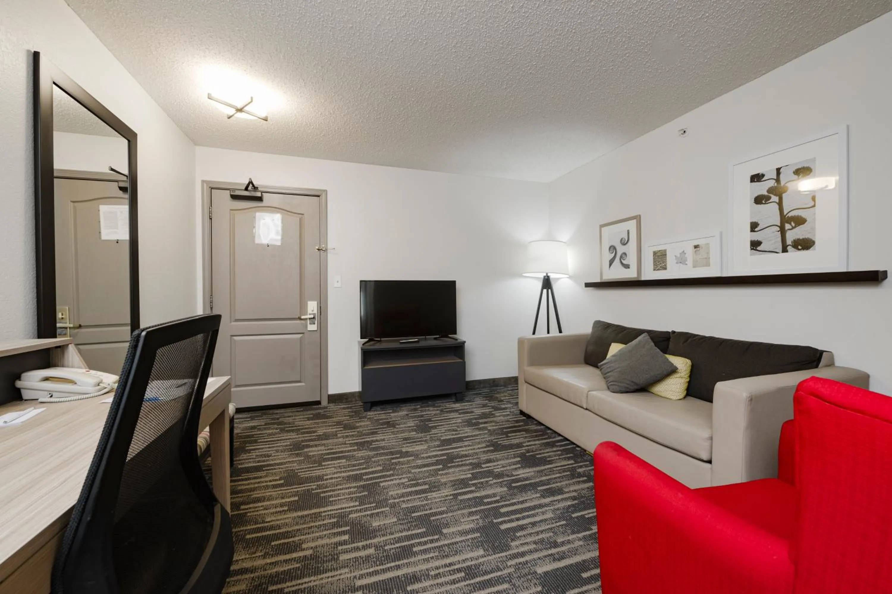 Communal lounge/ TV room in Country Inn & Suites by Radisson, Queensbury - Lake George , NY