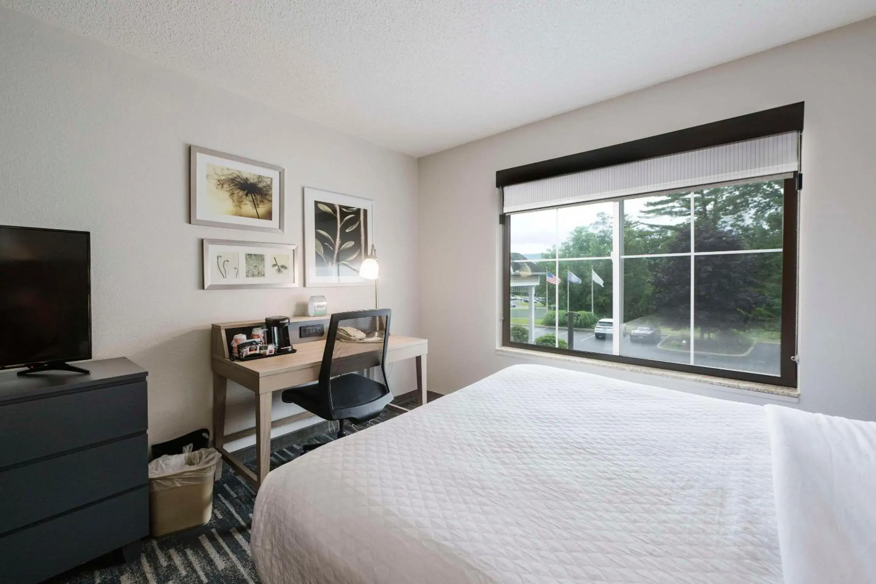 Bedroom, Bed in Country Inn & Suites by Radisson, Queensbury - Lake George , NY Bedroom, Bed in Country Inn & Suites by Radisson, Queensbury - Lake George , NY