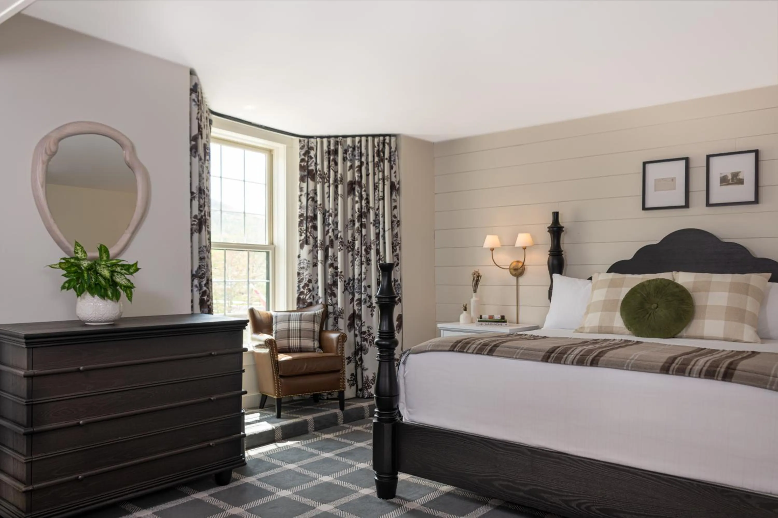 Bed in The Wentworth