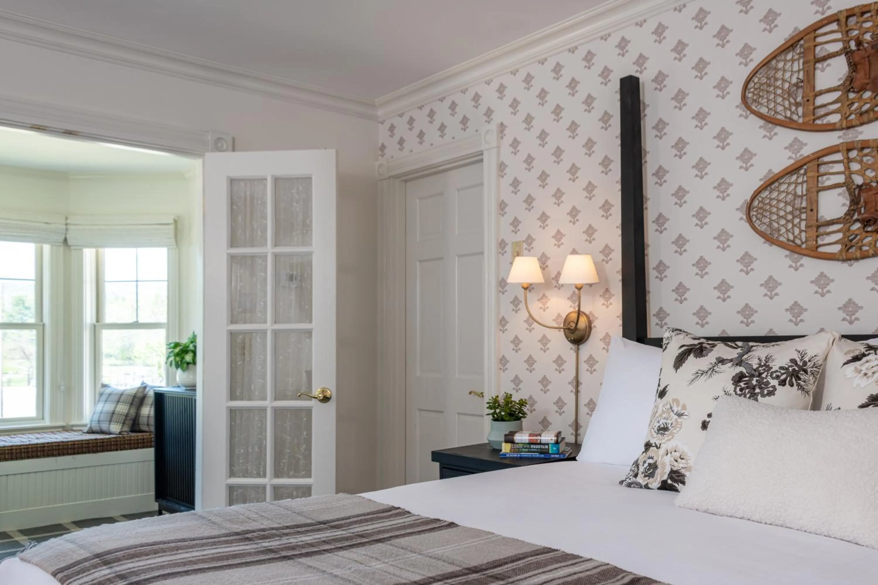 Seating area, Bed in The Wentworth