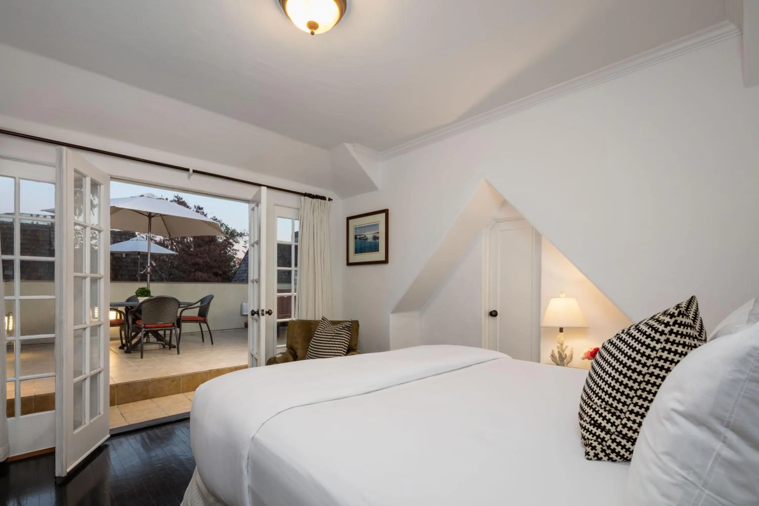 Balcony/Terrace, Bed in The Charlie West Hollywood