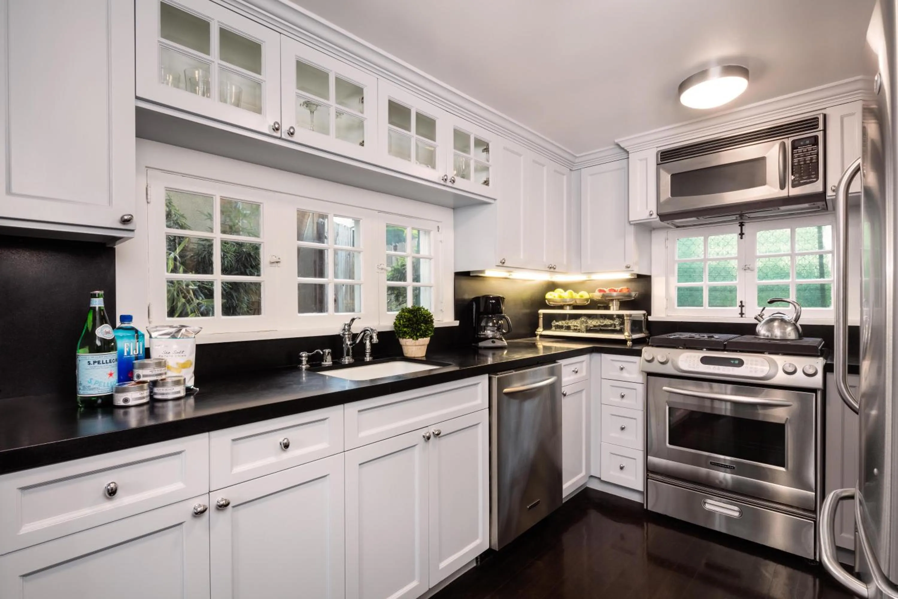 Kitchen or kitchenette in The Charlie West Hollywood