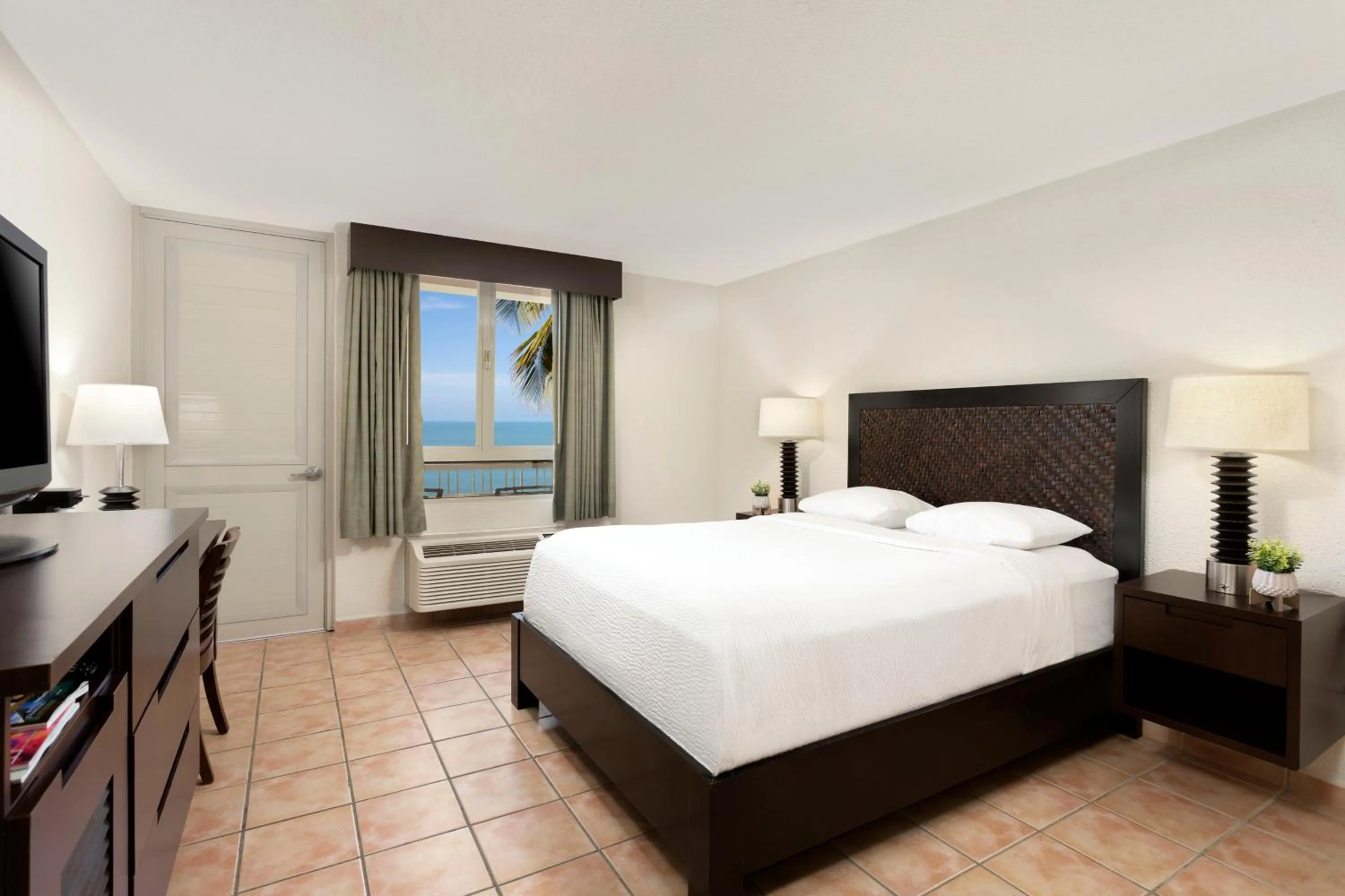 Bedroom, Bed in Rincon Beach Resort