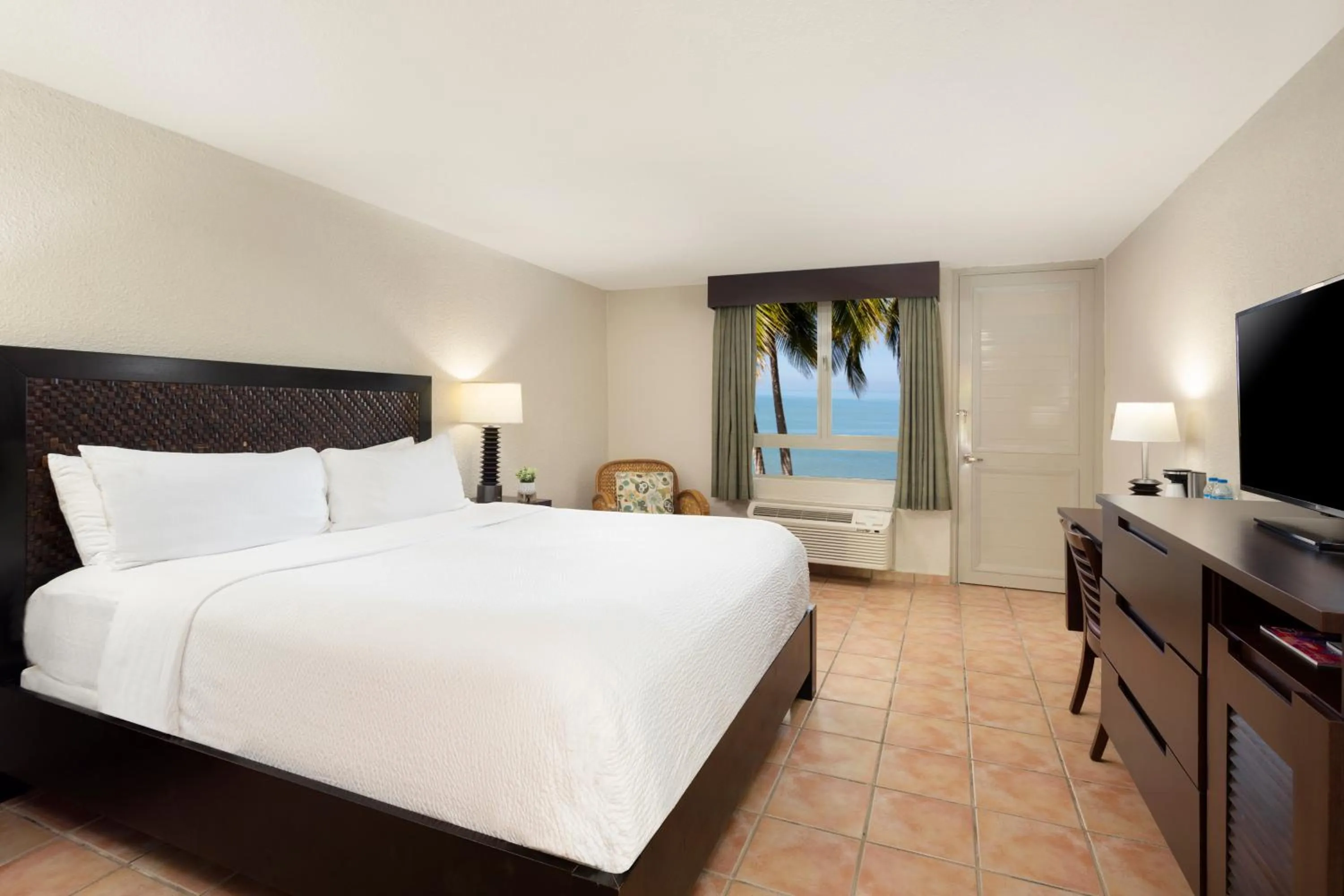 Bedroom, Bed in Rincon Beach Resort