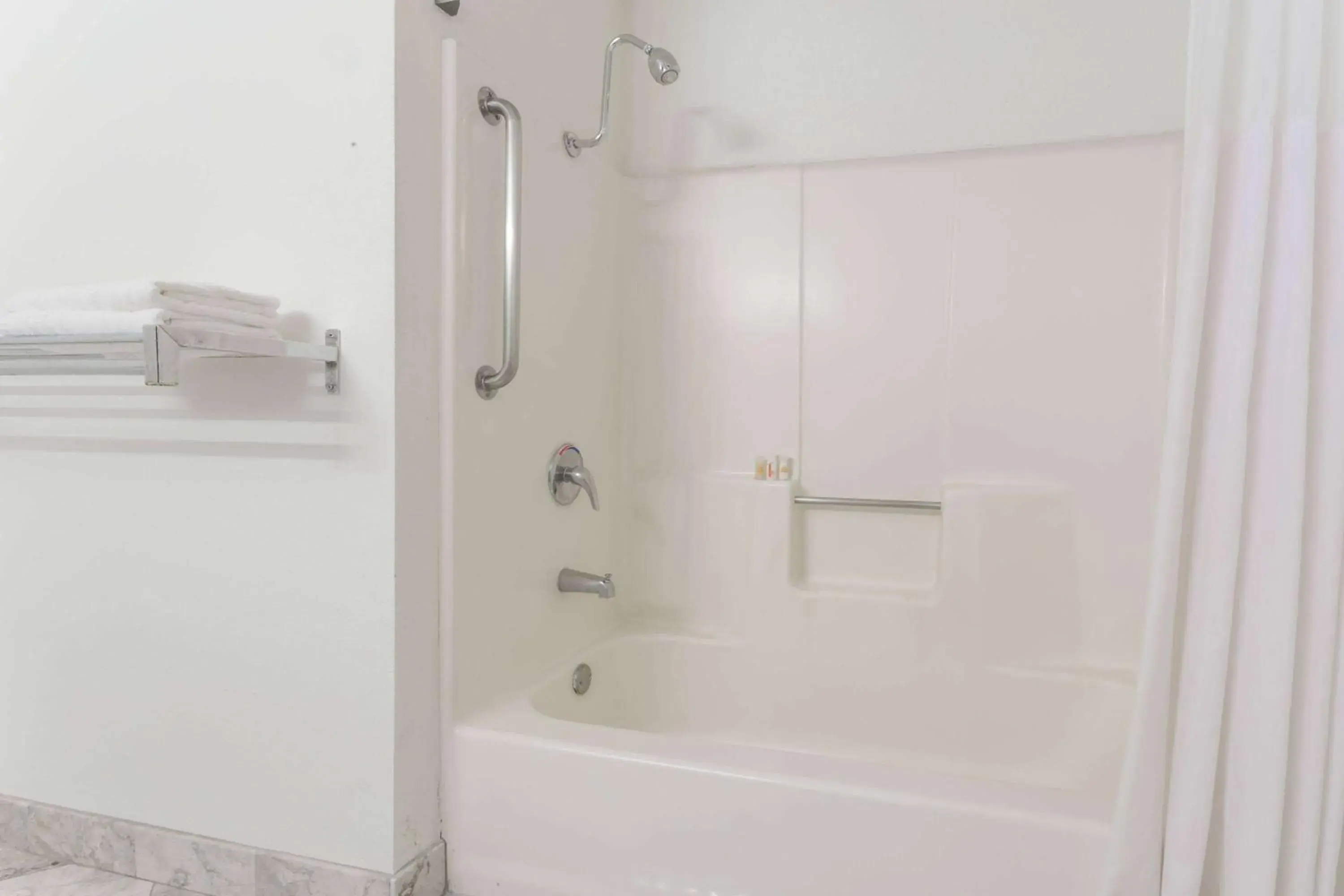 Photo of the whole room in Days Inn by Wyndham Westley Photo of the whole room in Days Inn by Wyndham Westley