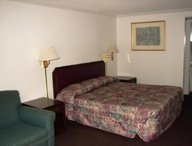 Bed in Knights Inn - Columbia Bed in Knights Inn - Columbia