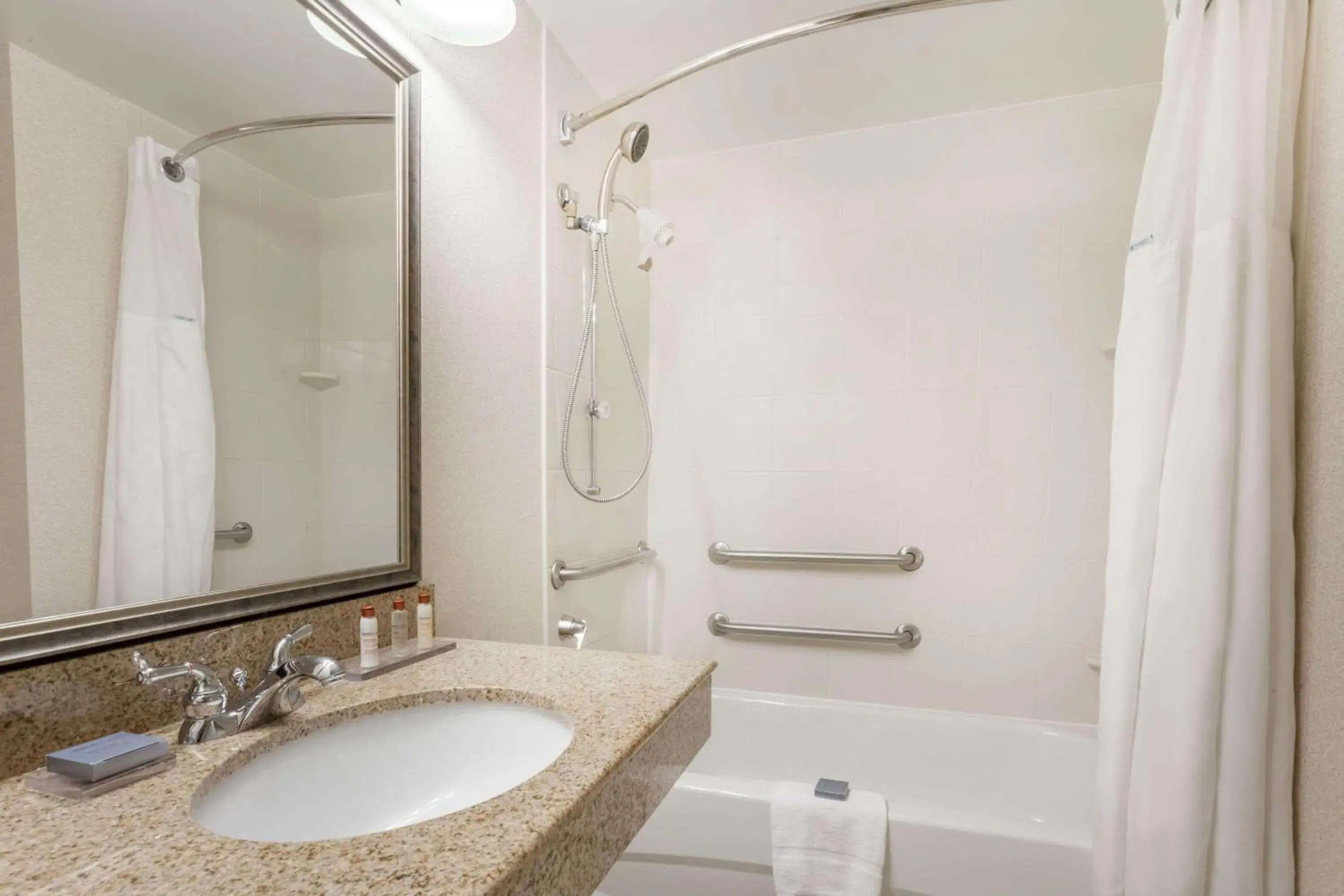 Photo of the whole room in Knights Inn - Columbia Photo of the whole room in Knights Inn - Columbia