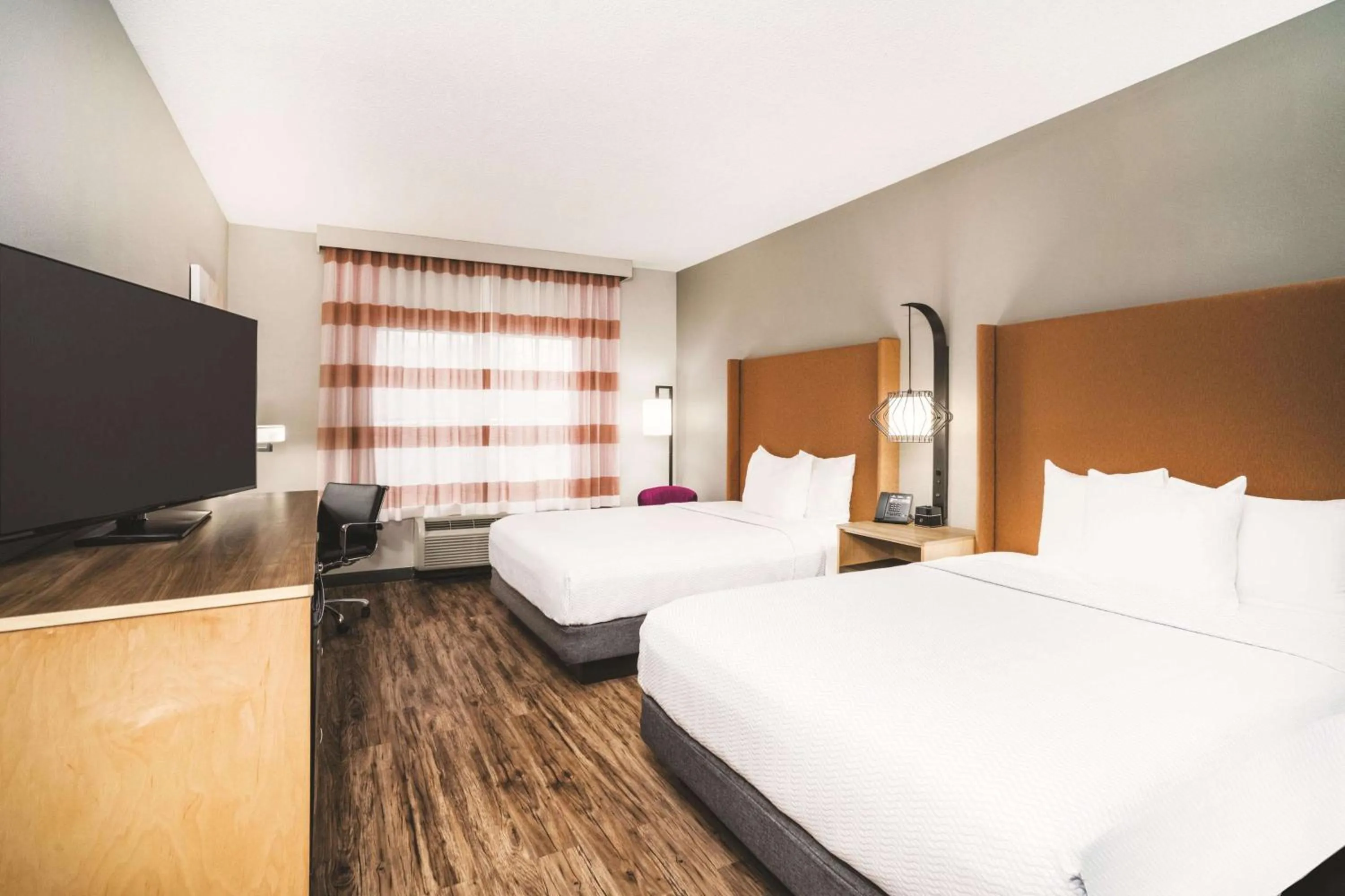 Photo of the whole room, Bed in La Quinta by Wyndham Chattanooga North - Hixson