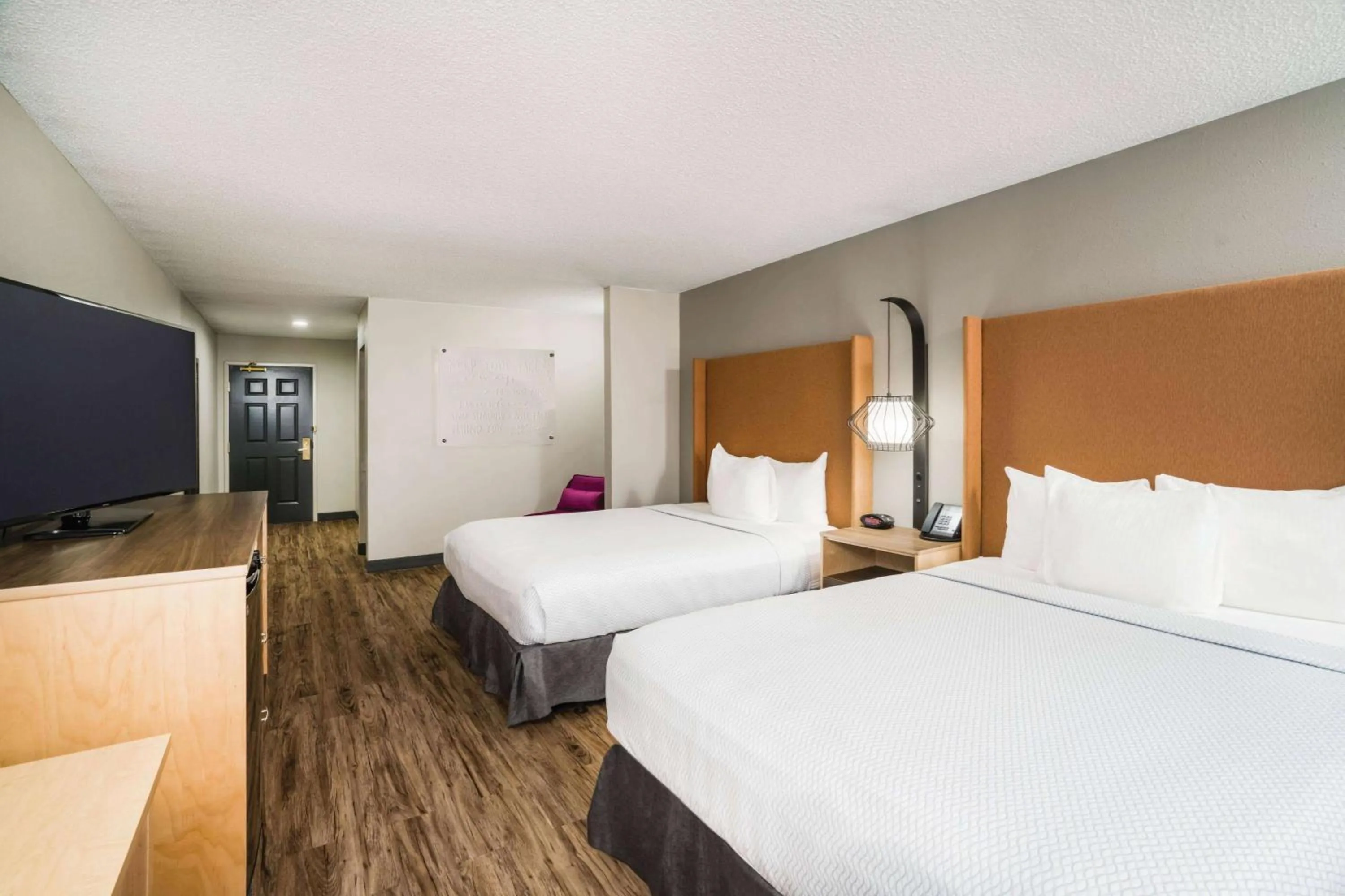 Photo of the whole room in La Quinta by Wyndham Chattanooga North - Hixson