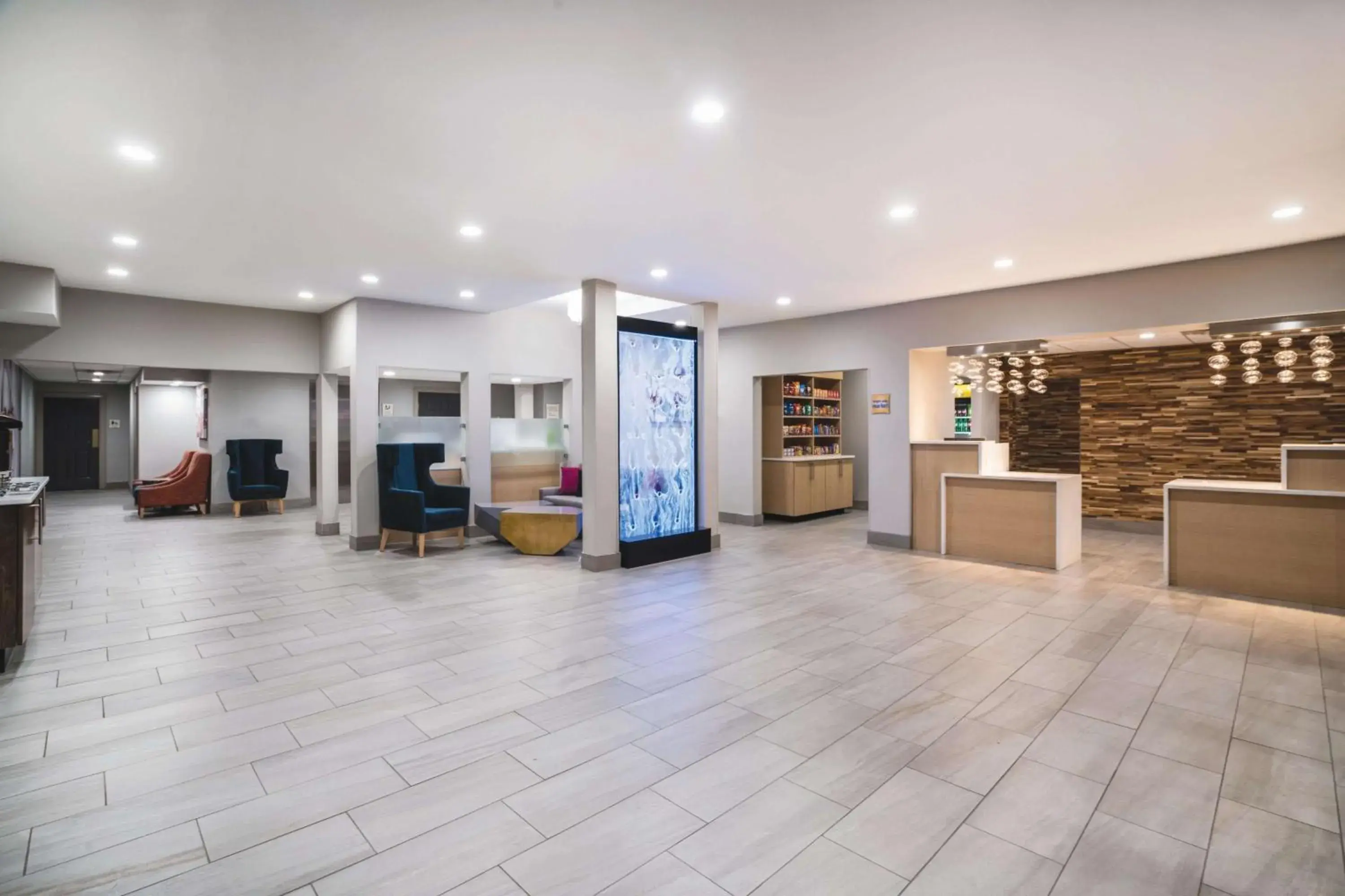 Lobby or reception in La Quinta by Wyndham Chattanooga North - Hixson Lobby or reception in La Quinta by Wyndham Chattanooga North - Hixson