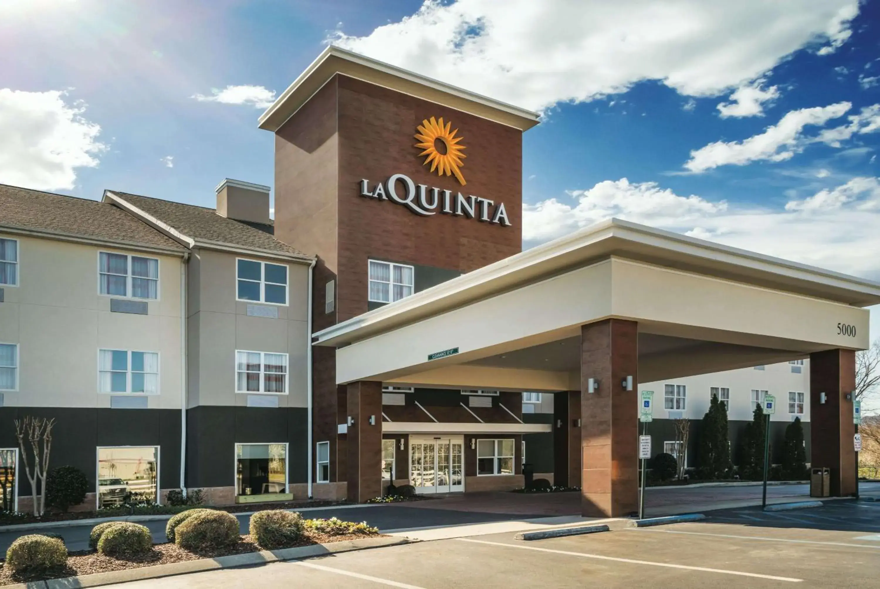 Property building in La Quinta by Wyndham Chattanooga North - Hixson Property building in La Quinta by Wyndham Chattanooga North - Hixson