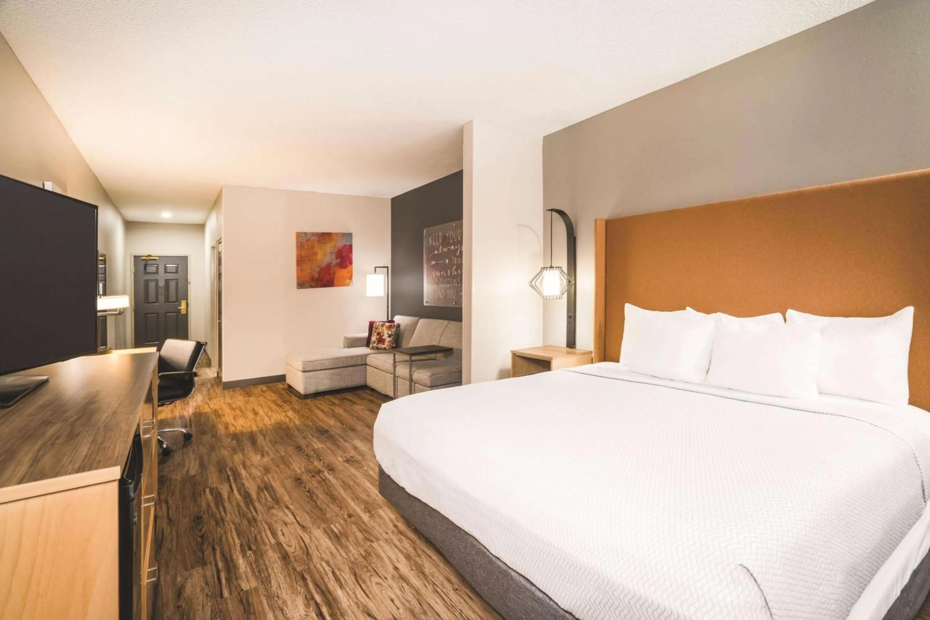 Photo of the whole room in La Quinta by Wyndham Chattanooga North - Hixson