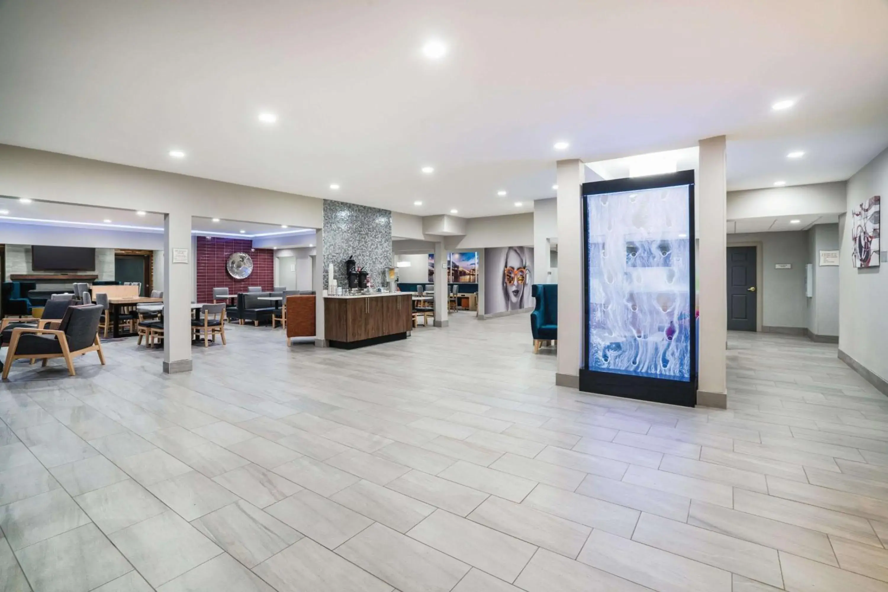 Lobby or reception in La Quinta by Wyndham Chattanooga North - Hixson Lobby or reception in La Quinta by Wyndham Chattanooga North - Hixson