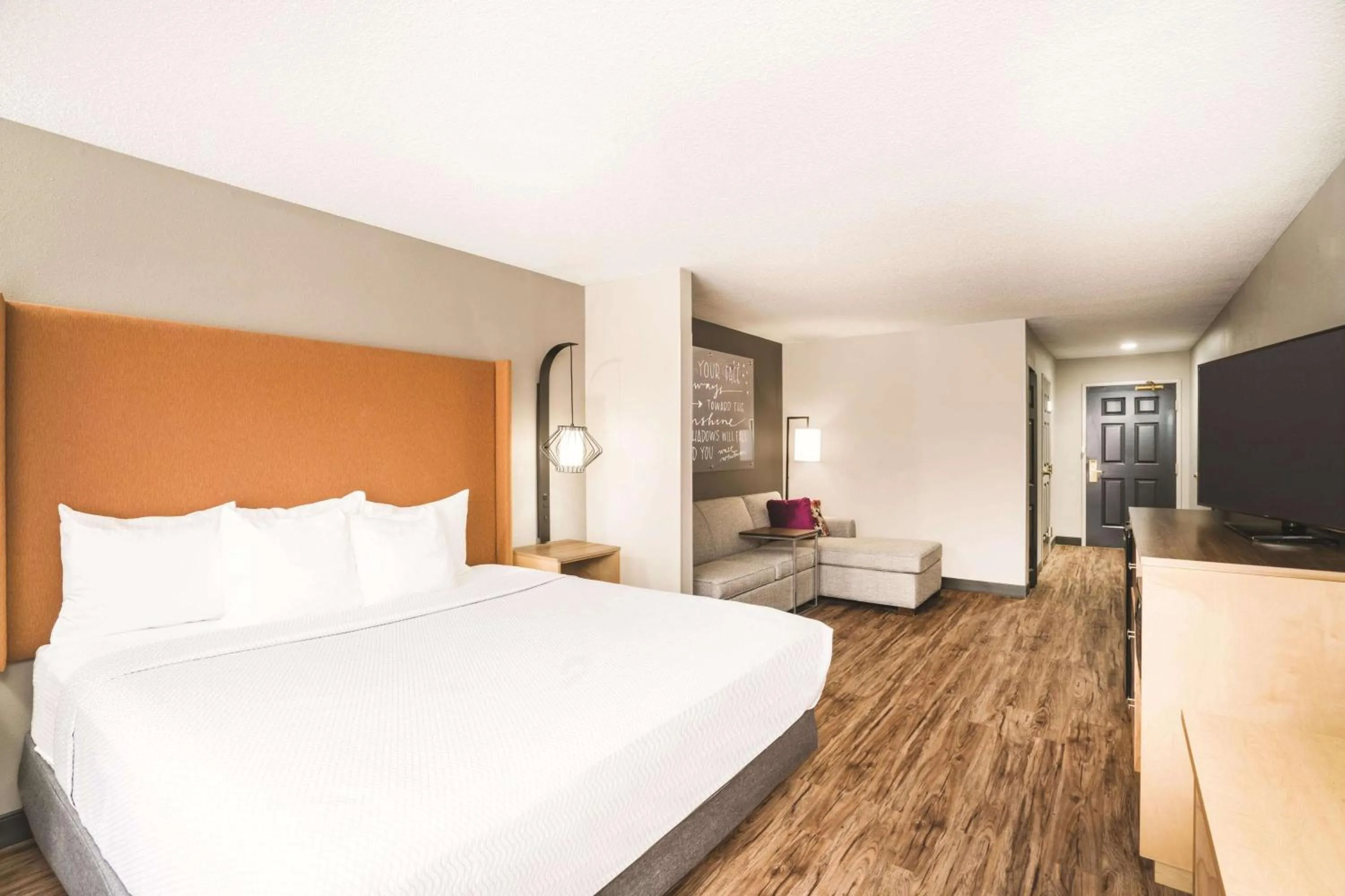 Photo of the whole room in La Quinta by Wyndham Chattanooga North - Hixson