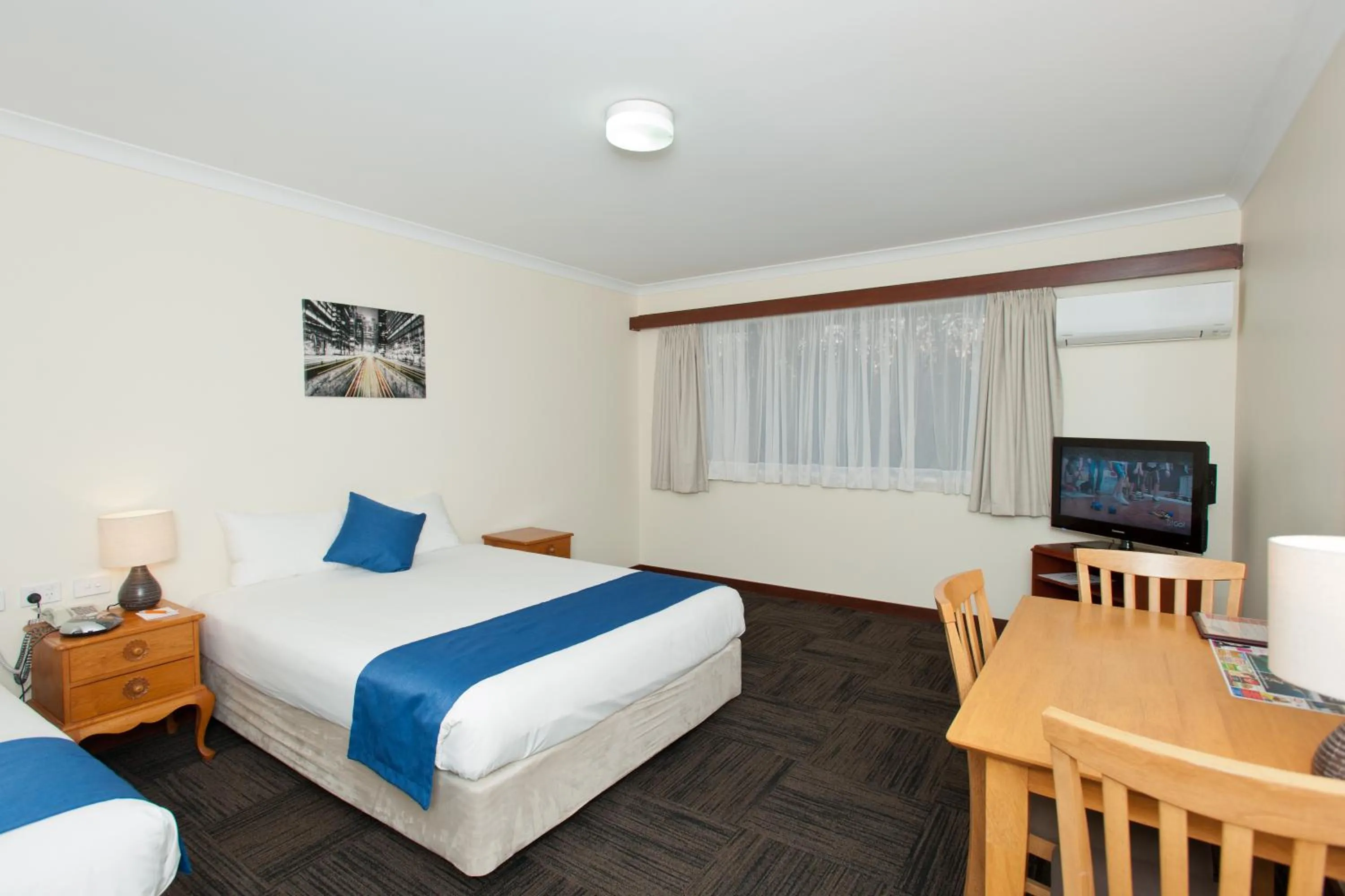 Photo of the whole room in Admiral Motel Bunbury