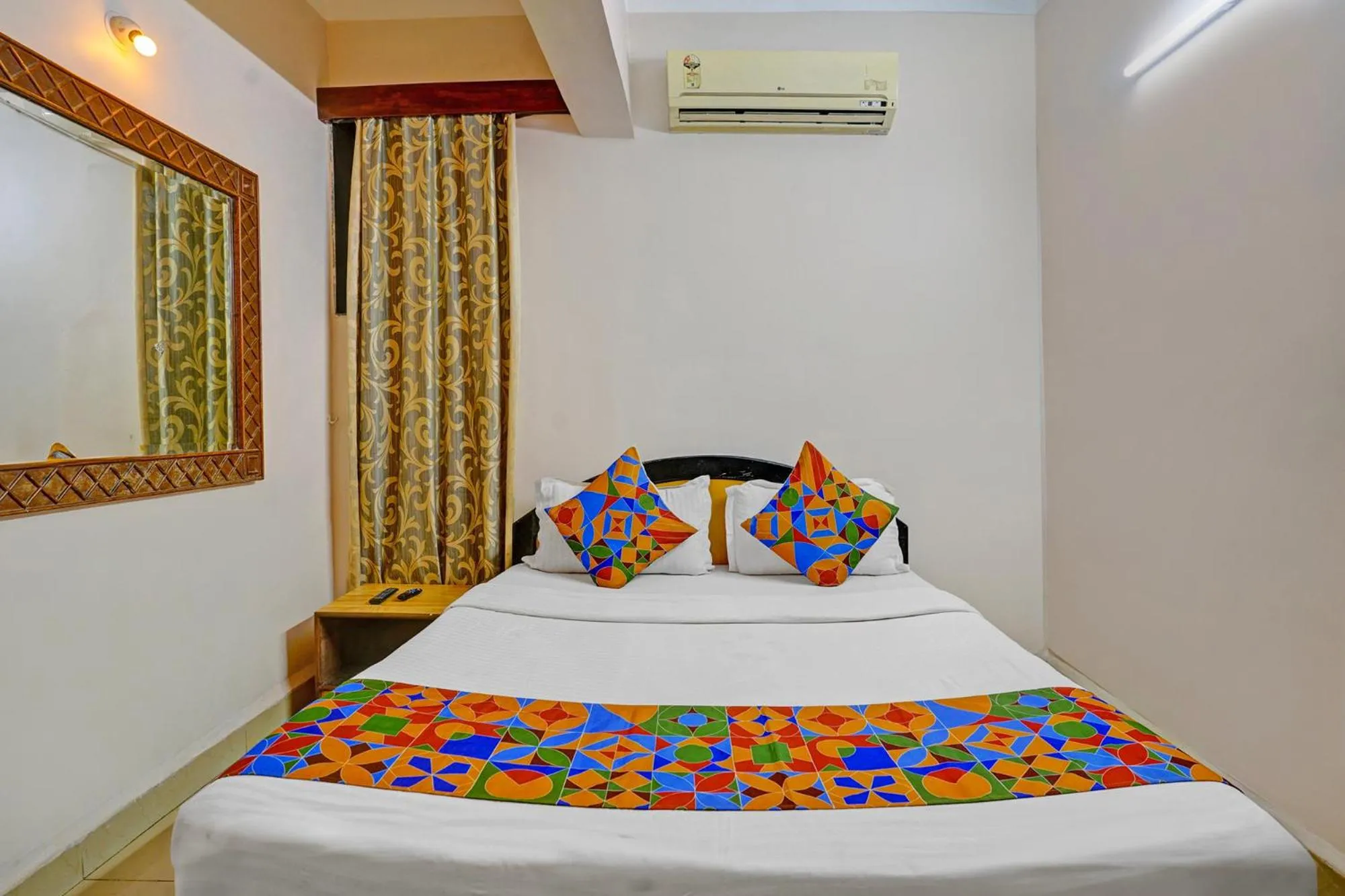 FabHotel 4 Pillar