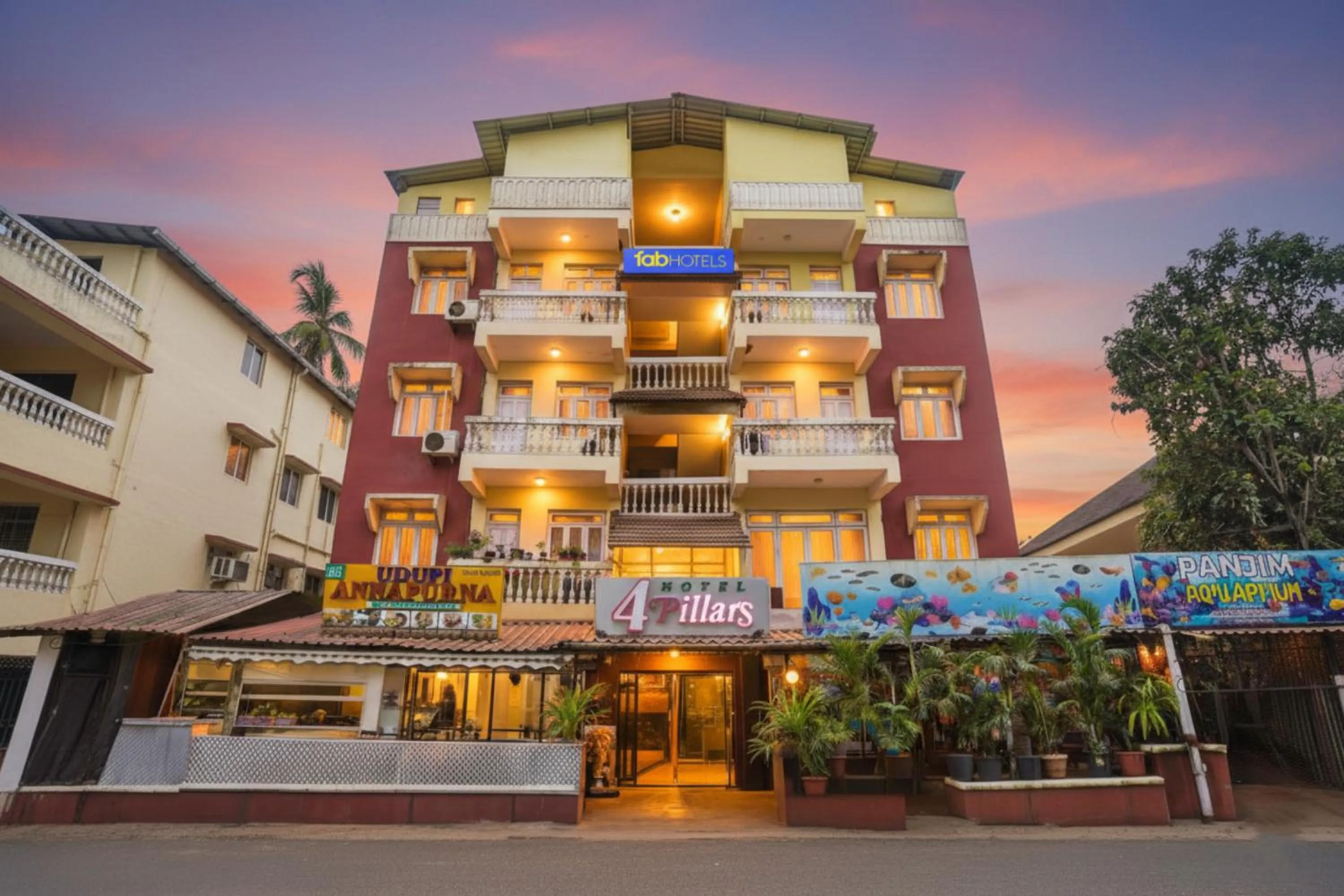 FabHotel 4 Pillar