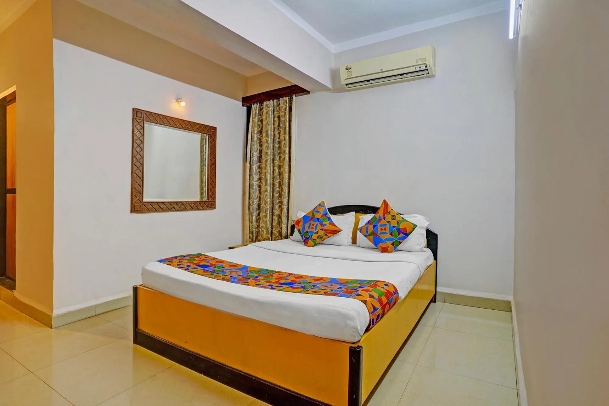 FabHotel 4 Pillar