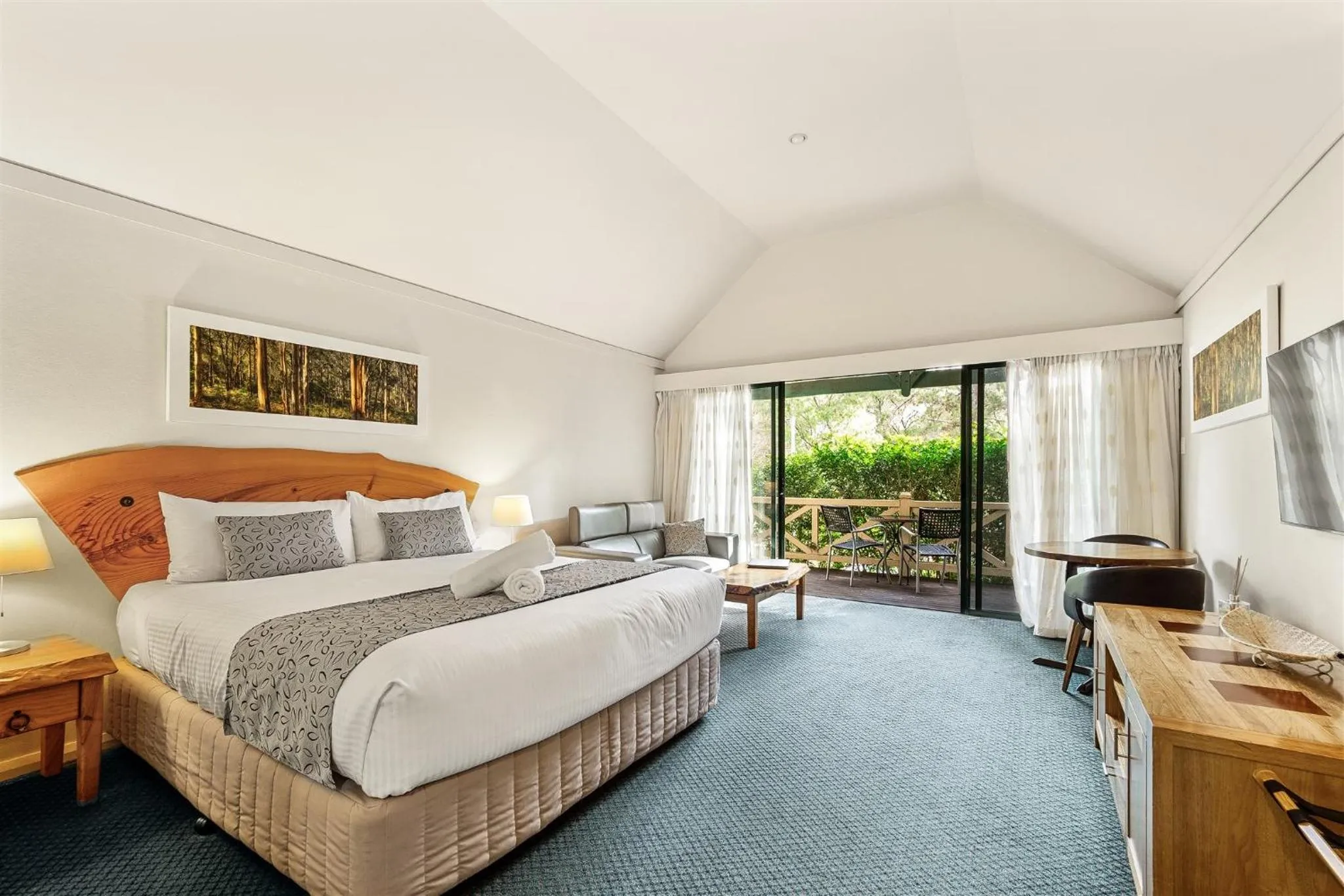 Bed in Heritage Trail Lodge