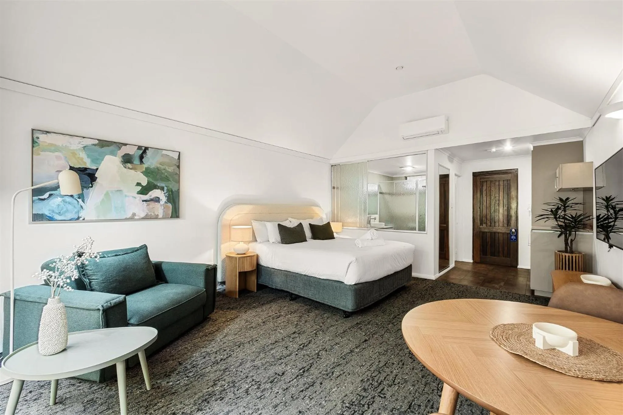 Bed in Heritage Trail Lodge