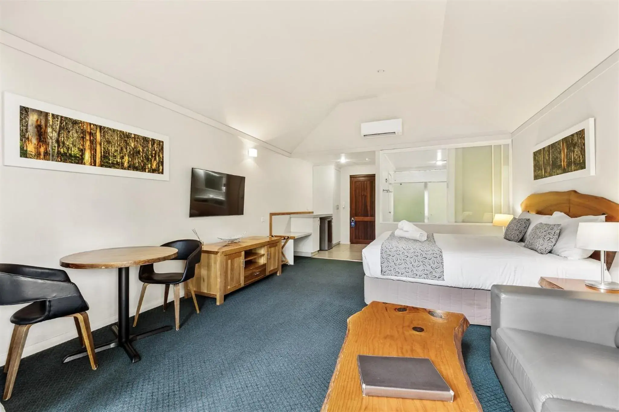 Bed in Heritage Trail Lodge Bed in Heritage Trail Lodge