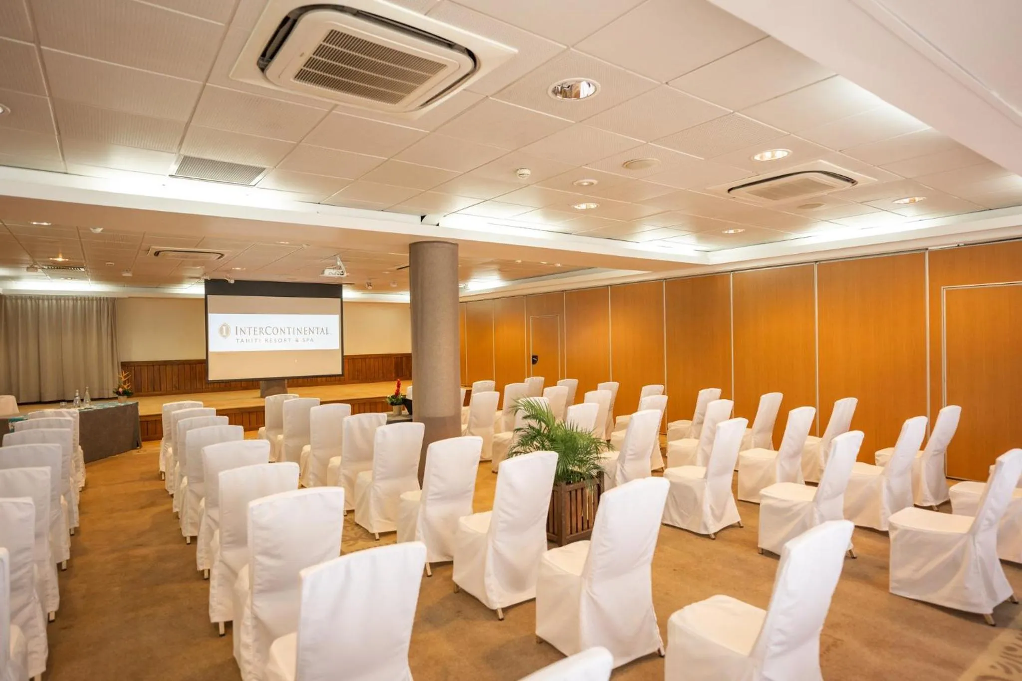Meeting/conference room in InterContinental Tahiti Resort & Spa by IHG
