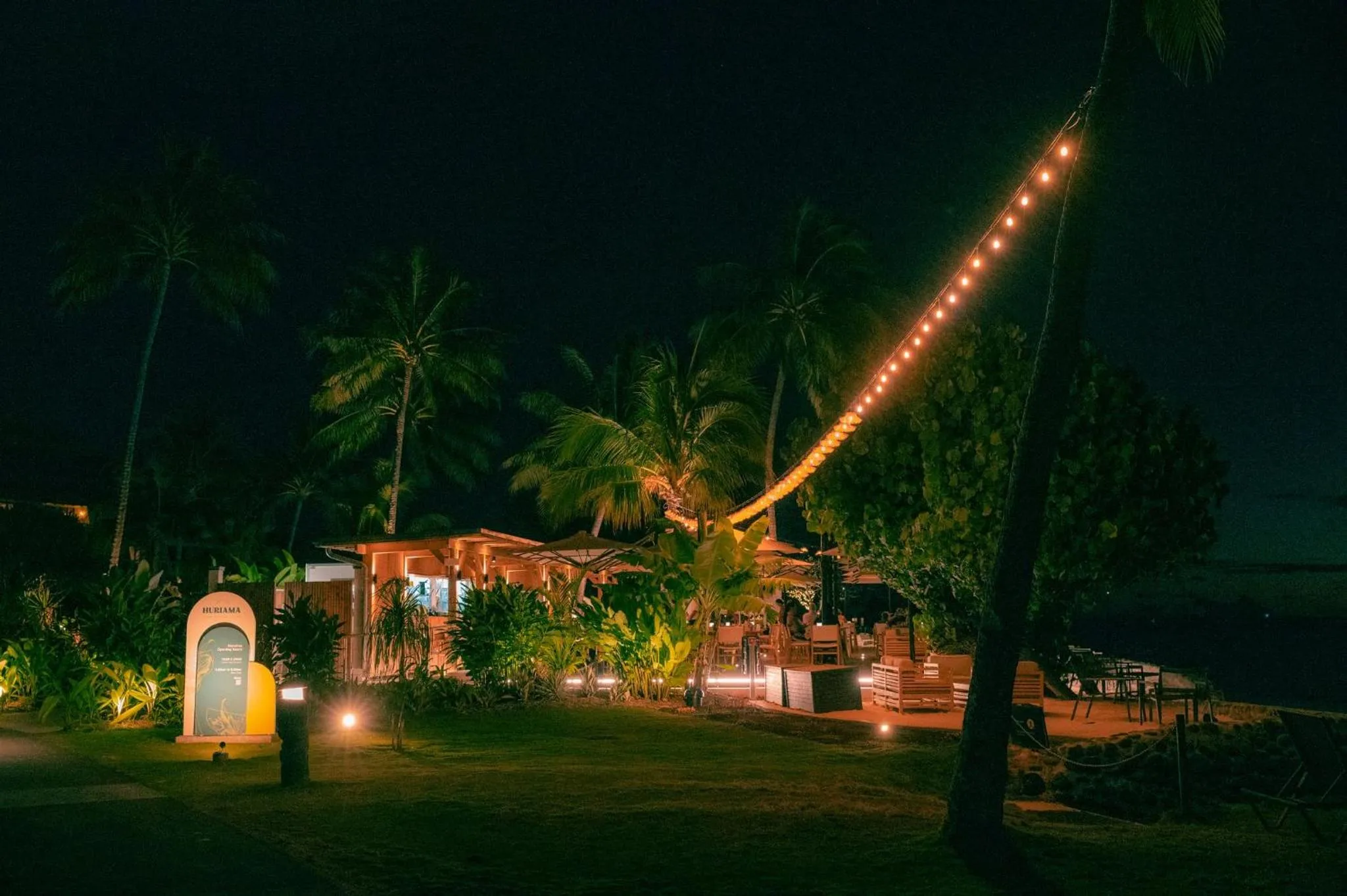 Lounge or bar in InterContinental Tahiti Resort & Spa by IHG