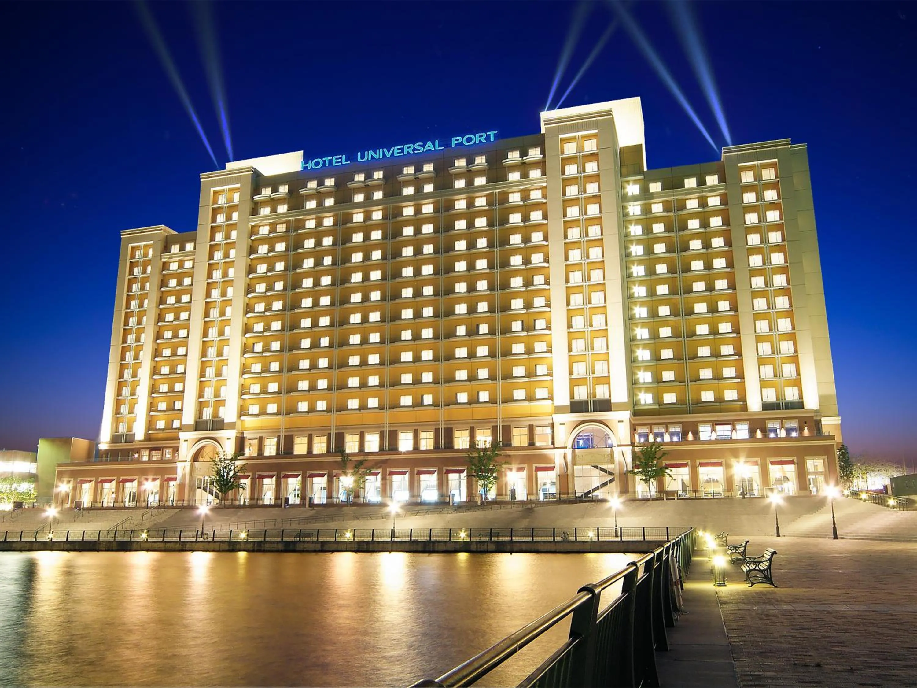 Property building in Hotel Universal Port