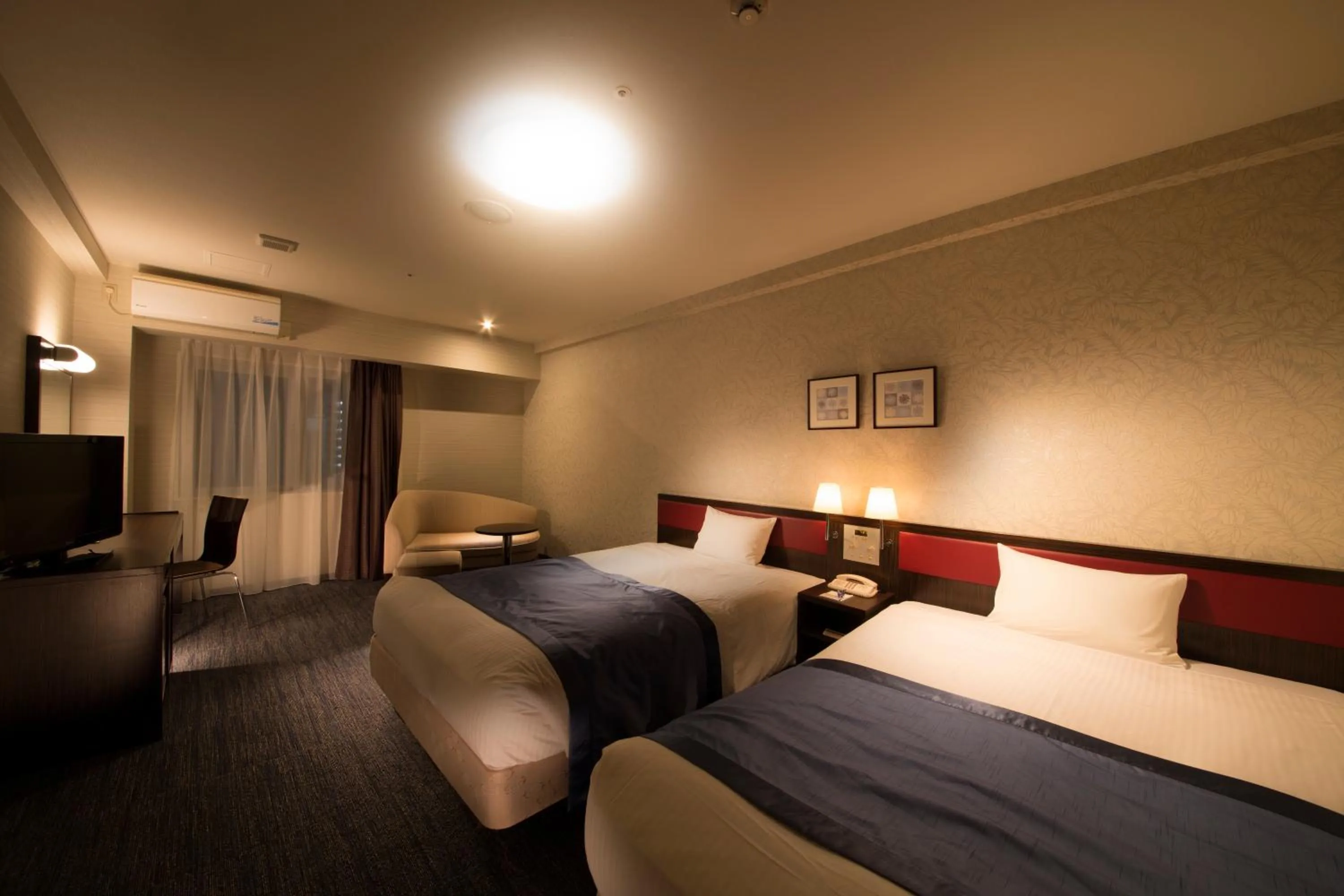 Photo of the whole room, Bed in Hotel Hokke Club Shonan Fujisawa