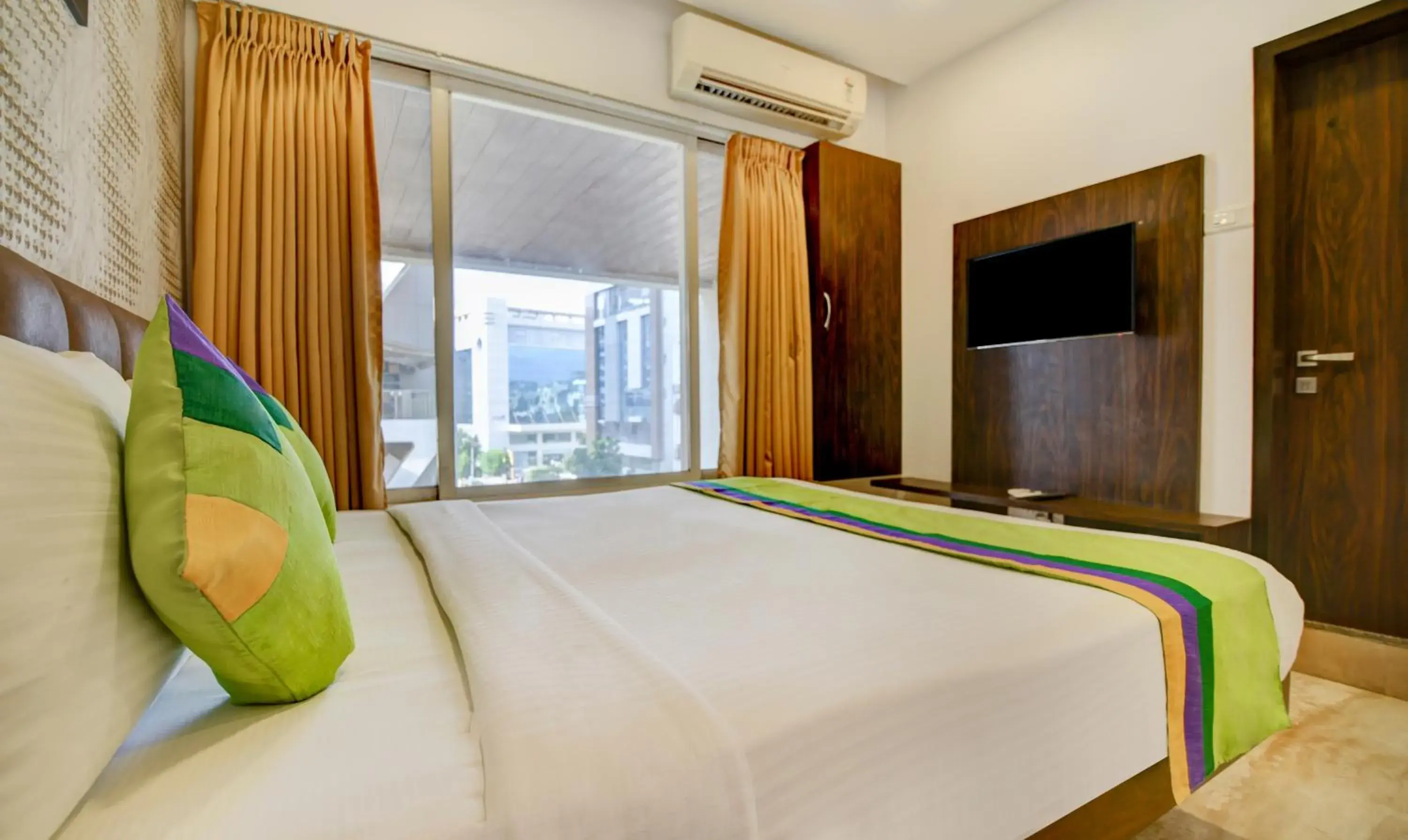 Bed in Treebo Kuval Inn Bed in Treebo Kuval Inn