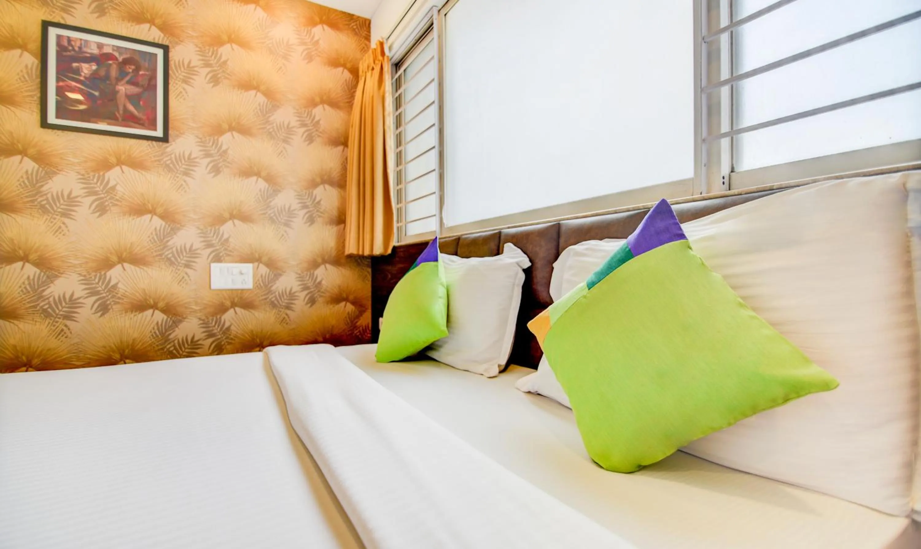 Bed in Treebo Kuval Inn