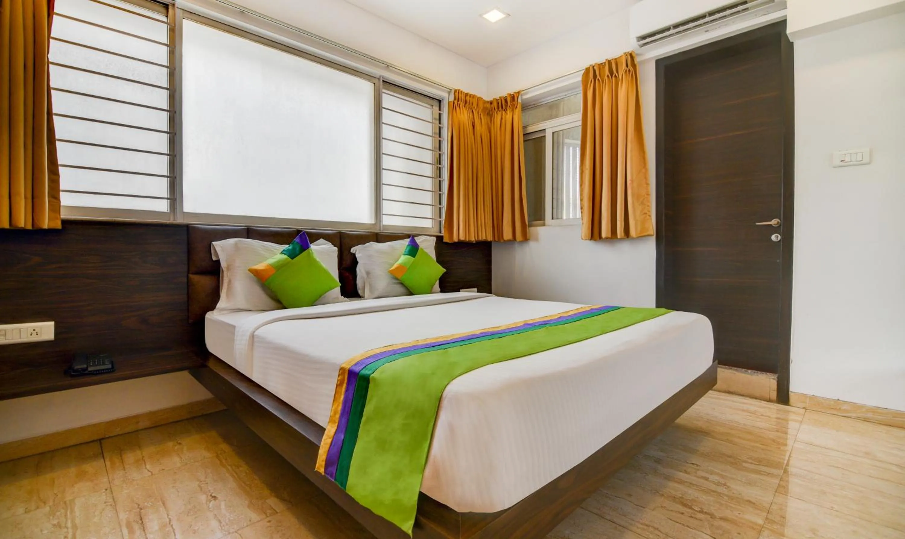 Bed in Treebo Kuval Inn