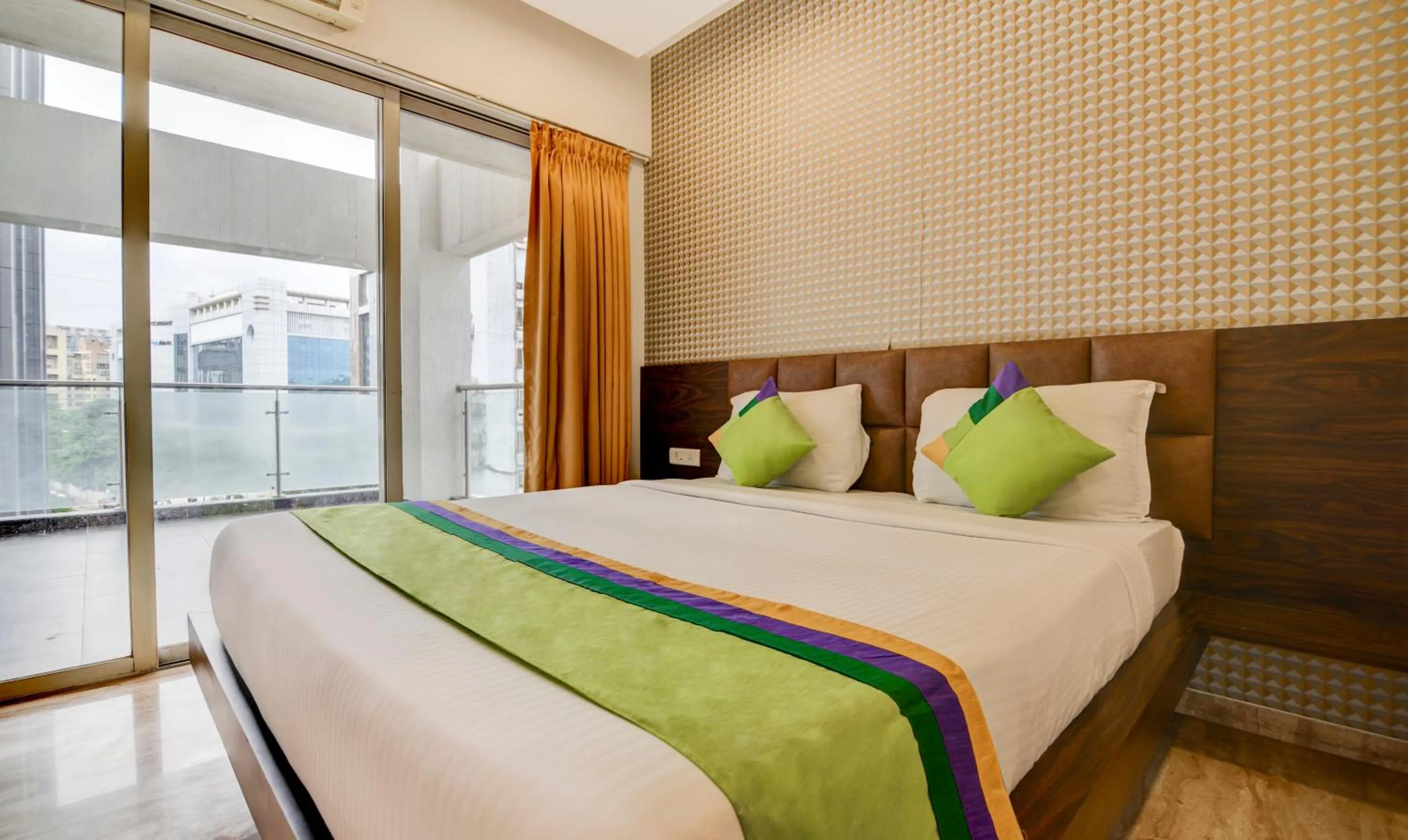 Bed in Treebo Kuval Inn