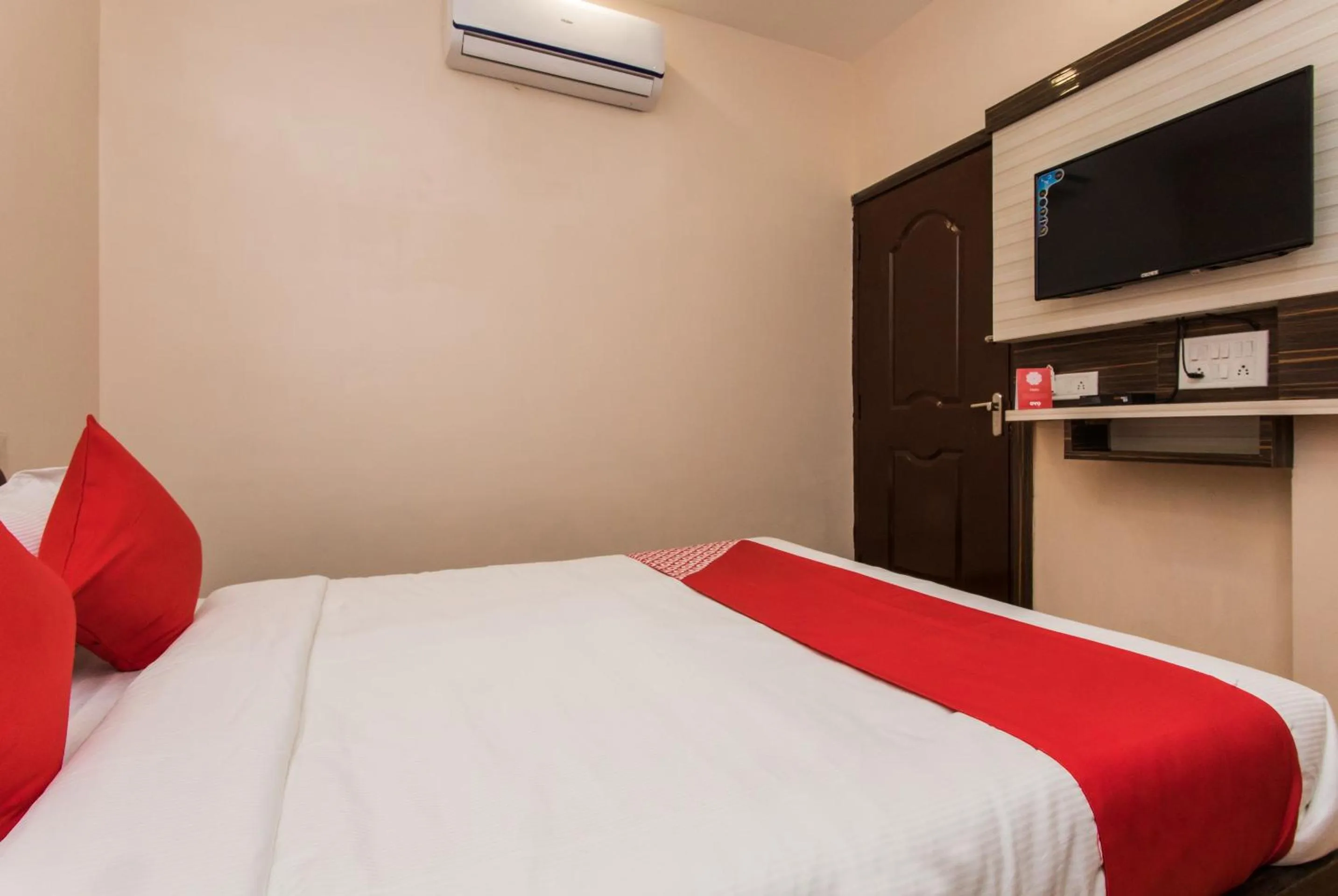 Bedroom in Hotel O Madhur Inn