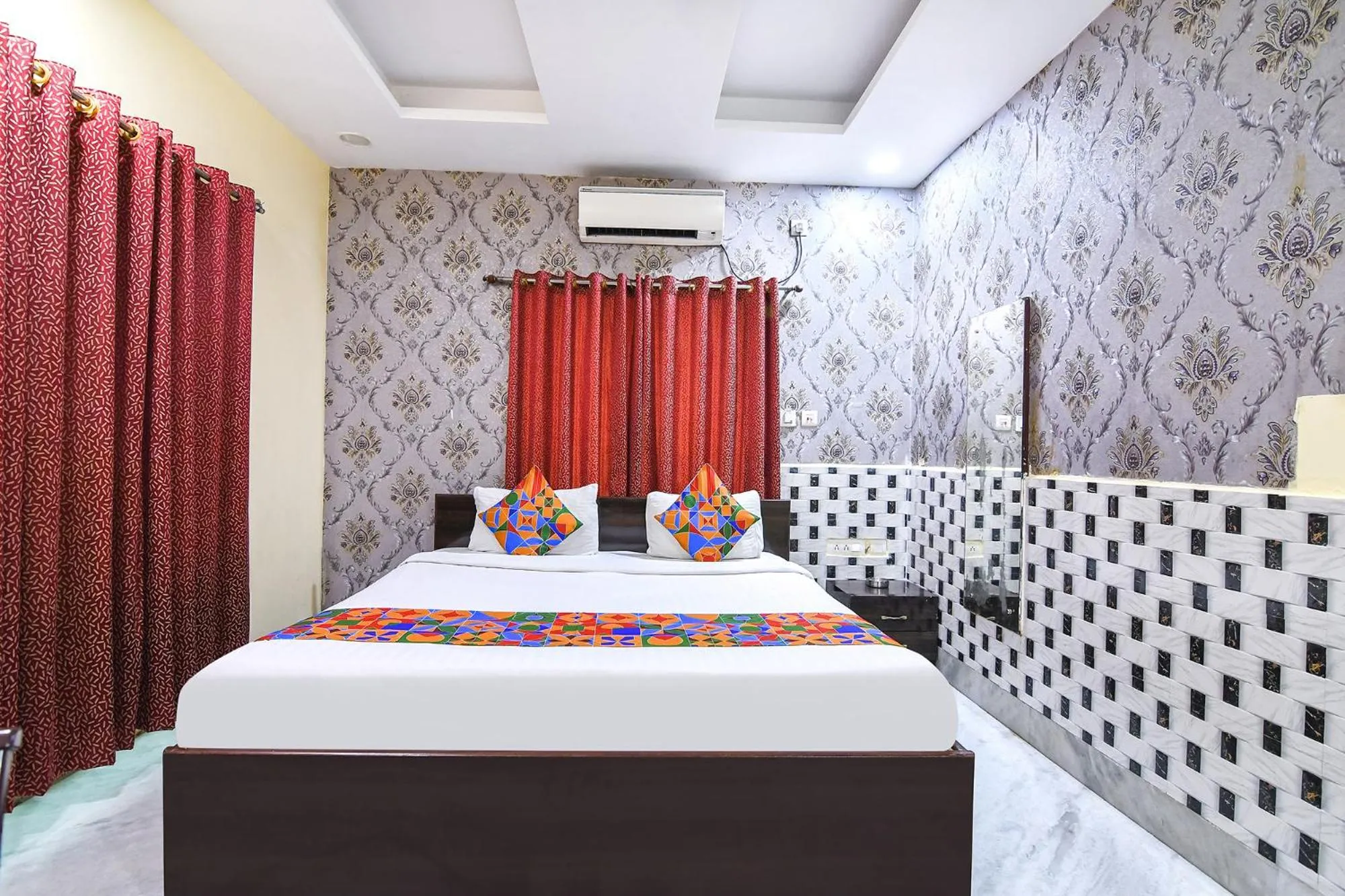 Bed in FabHotel Saltlake Palace - Nr Anandlok Hospital