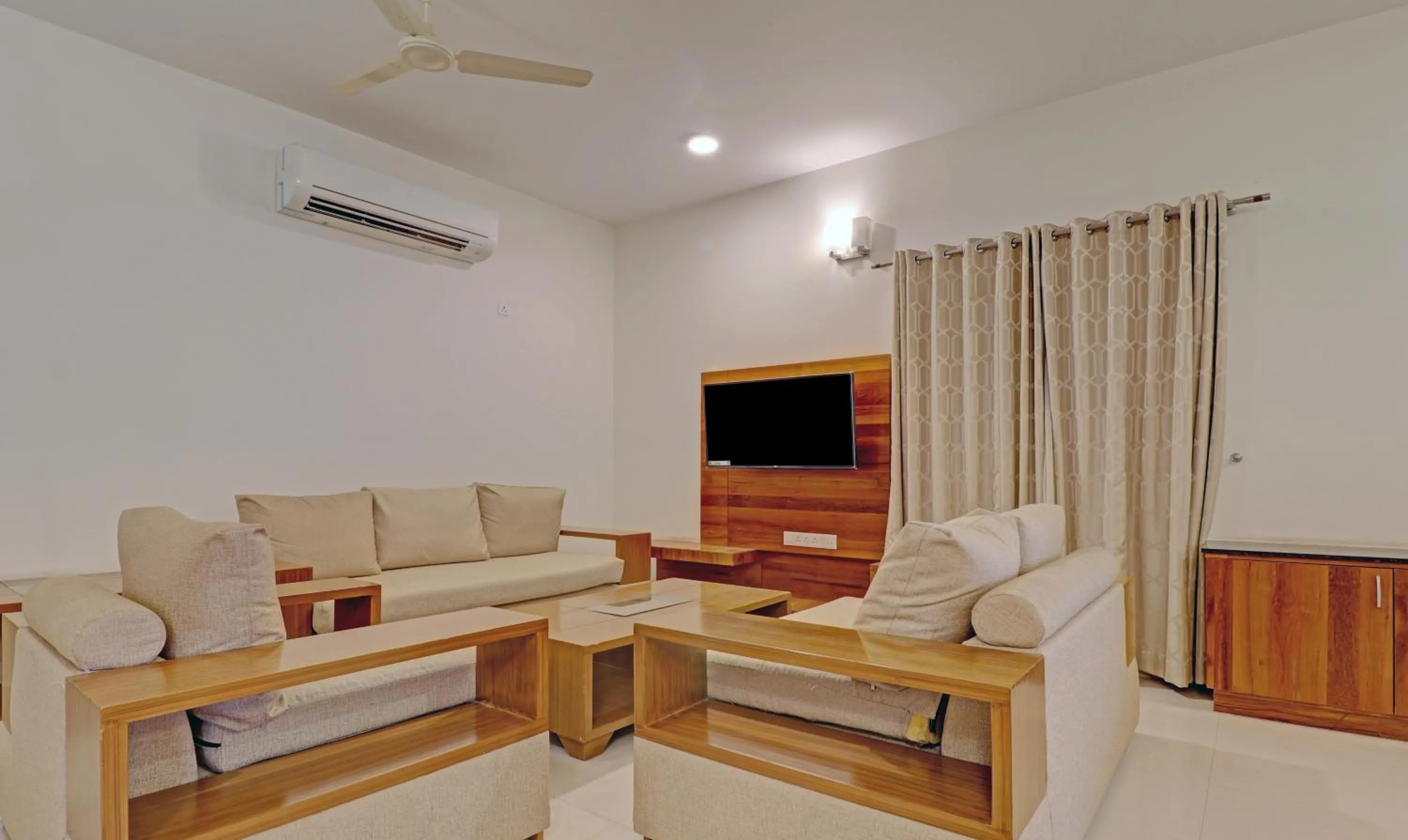 Seating area in Treebo Kings Suits, HSR Layout