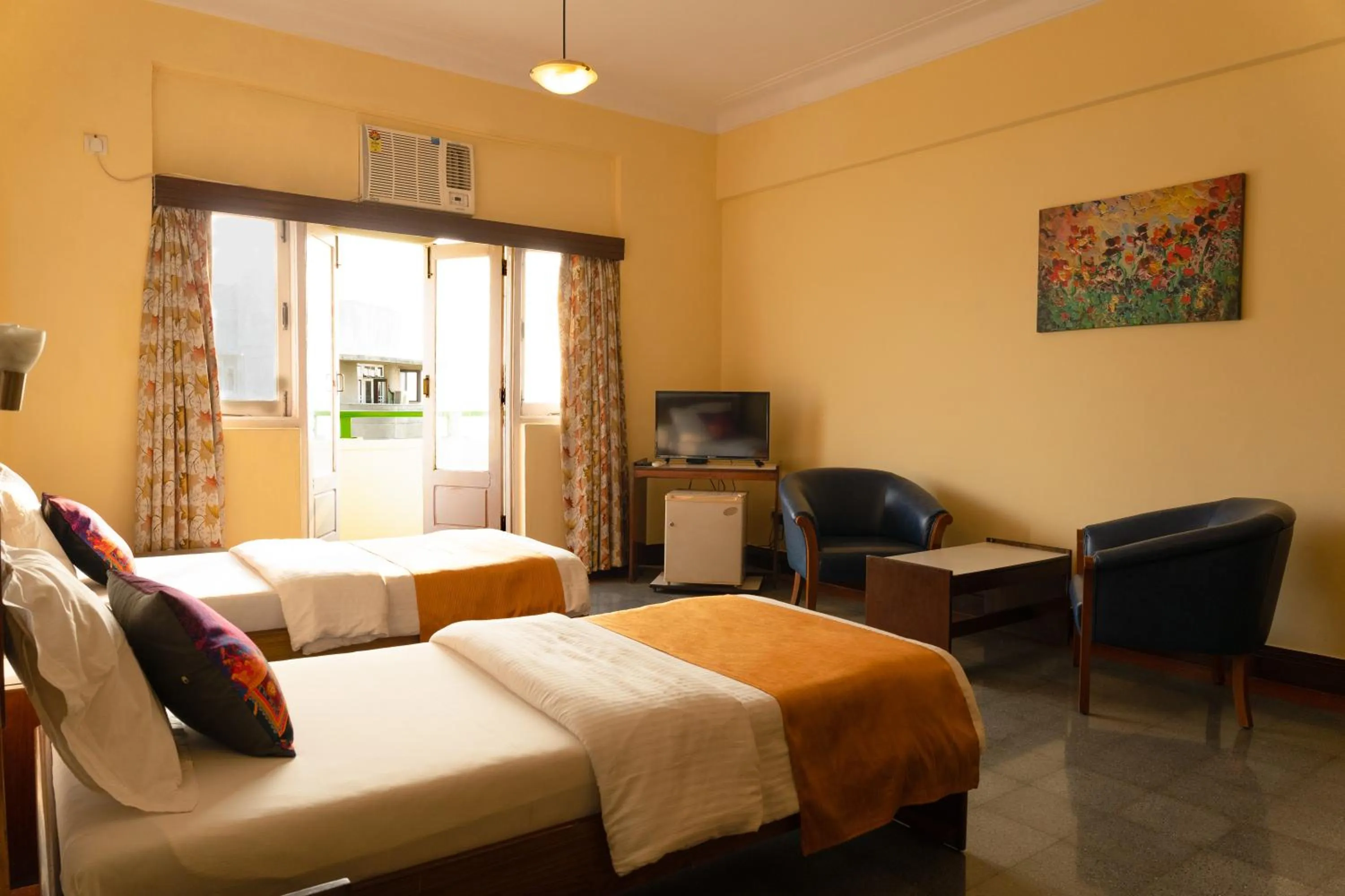 Photo of the whole room, Bed in Sea Green South Hotel