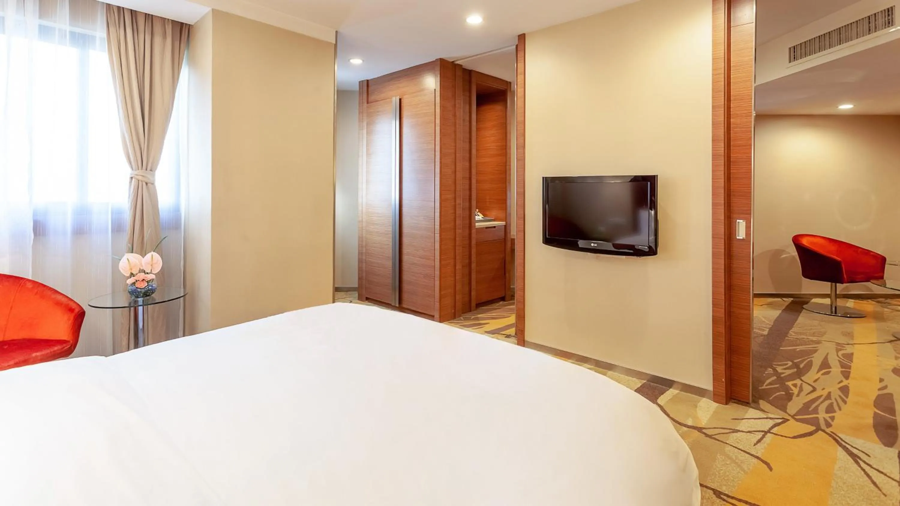 Photo of the whole room in Holiday Inn Hefei by IHG